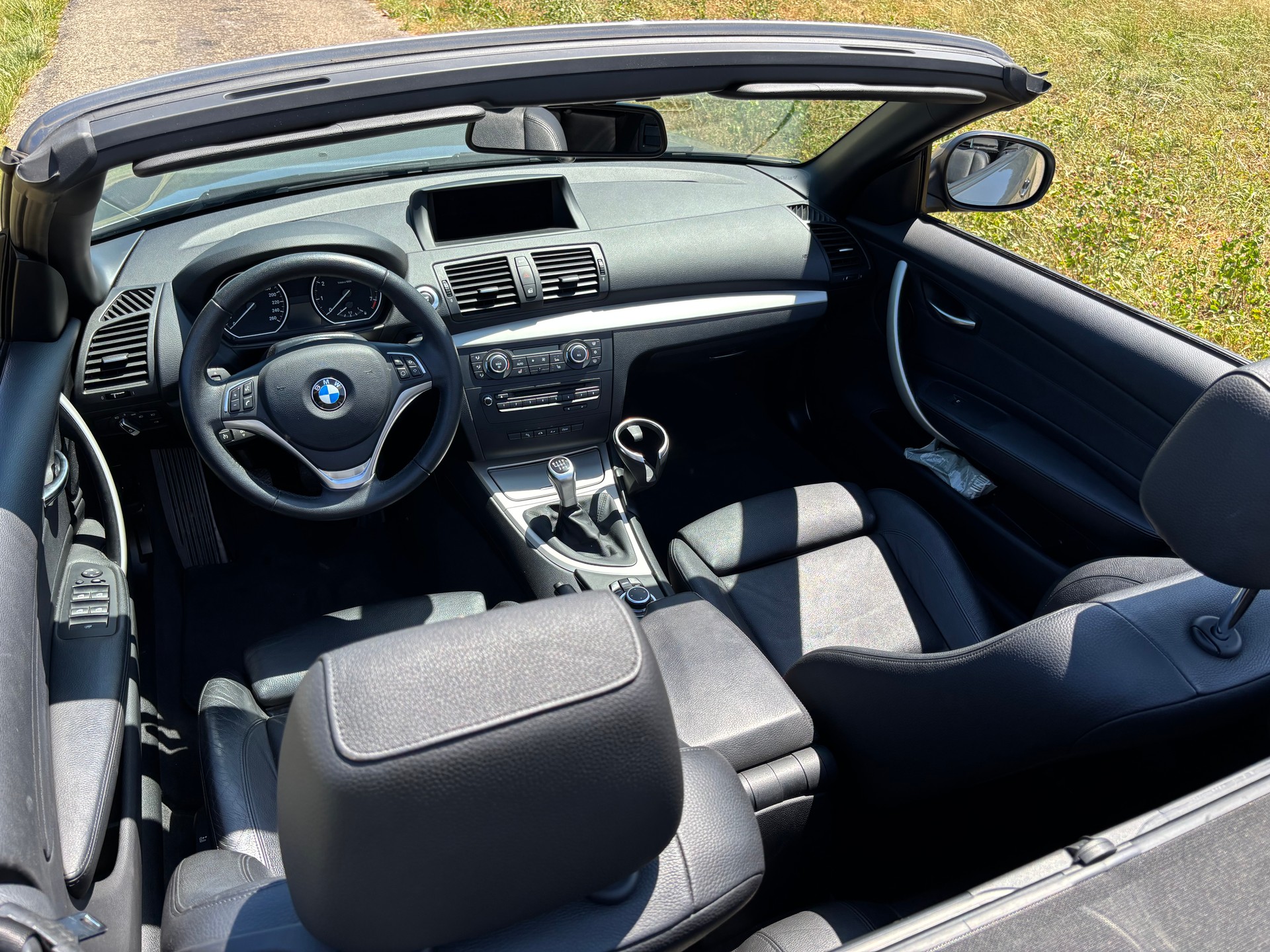 BMW 120i Cabrio-image-8