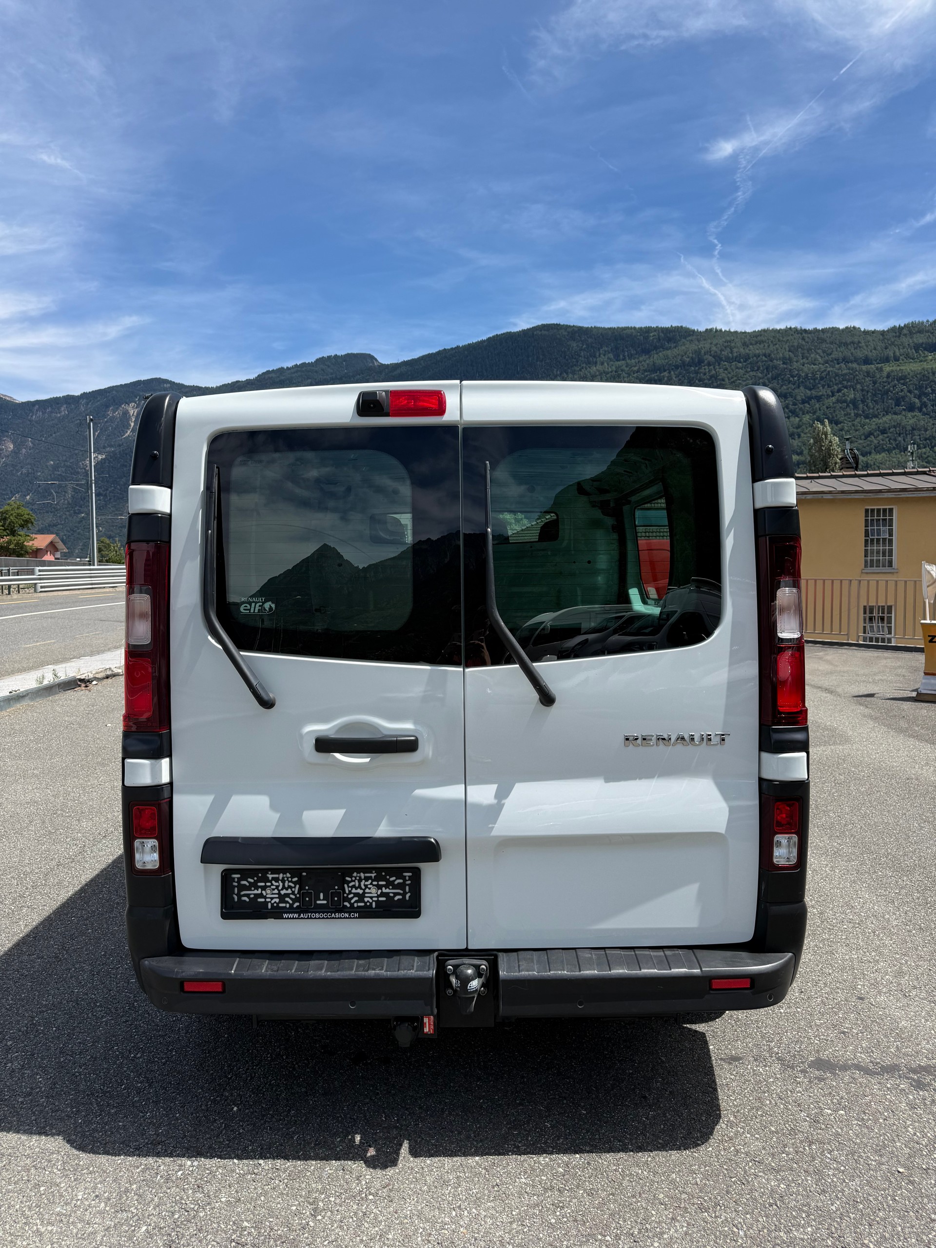 RENAULT Trafic 2.0 ENERGY dCi145 3.0t Business L1H1 A-image-7