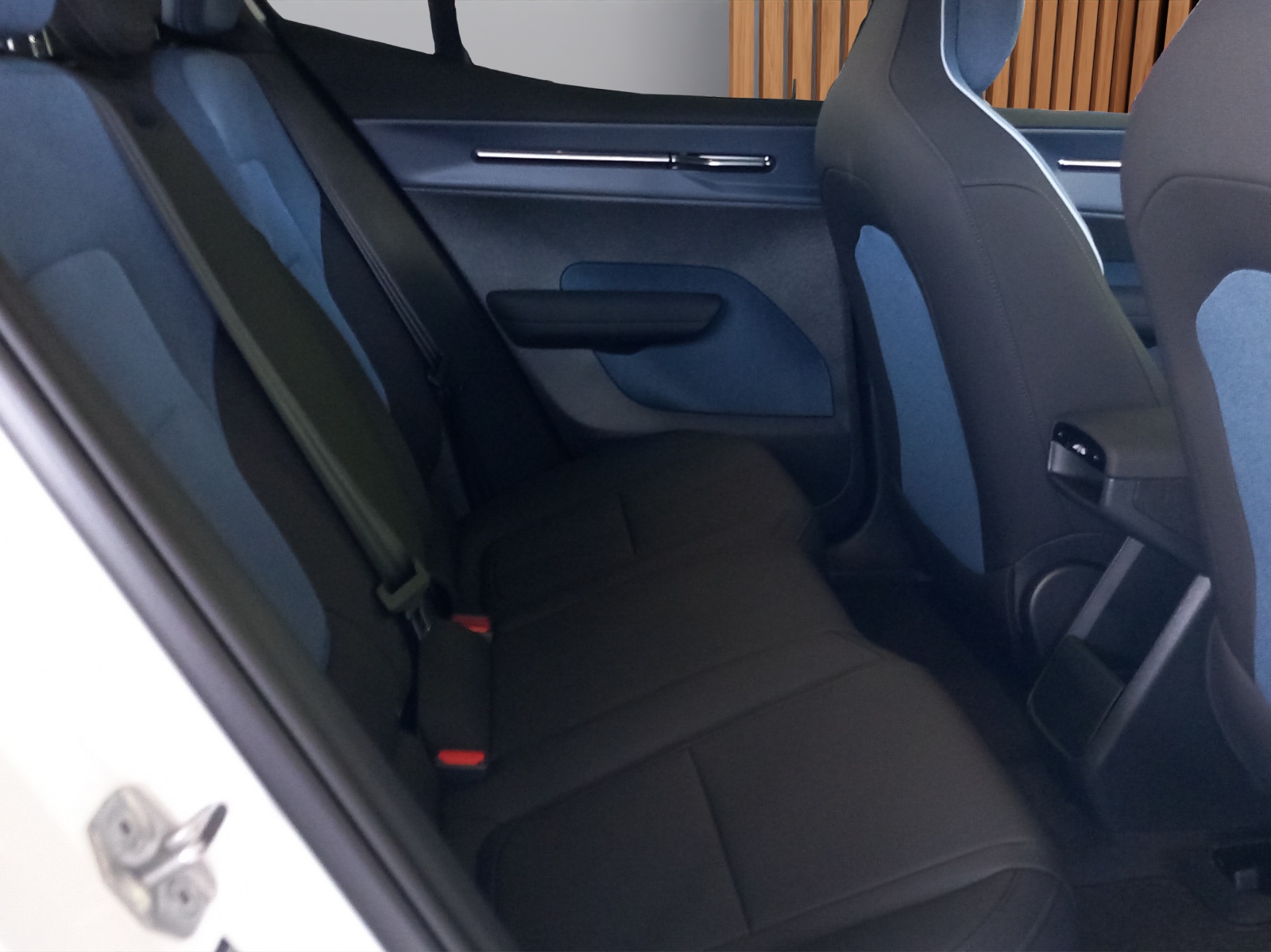 VOLVO EX30 CC E60 Twin Performance AWD-image-15