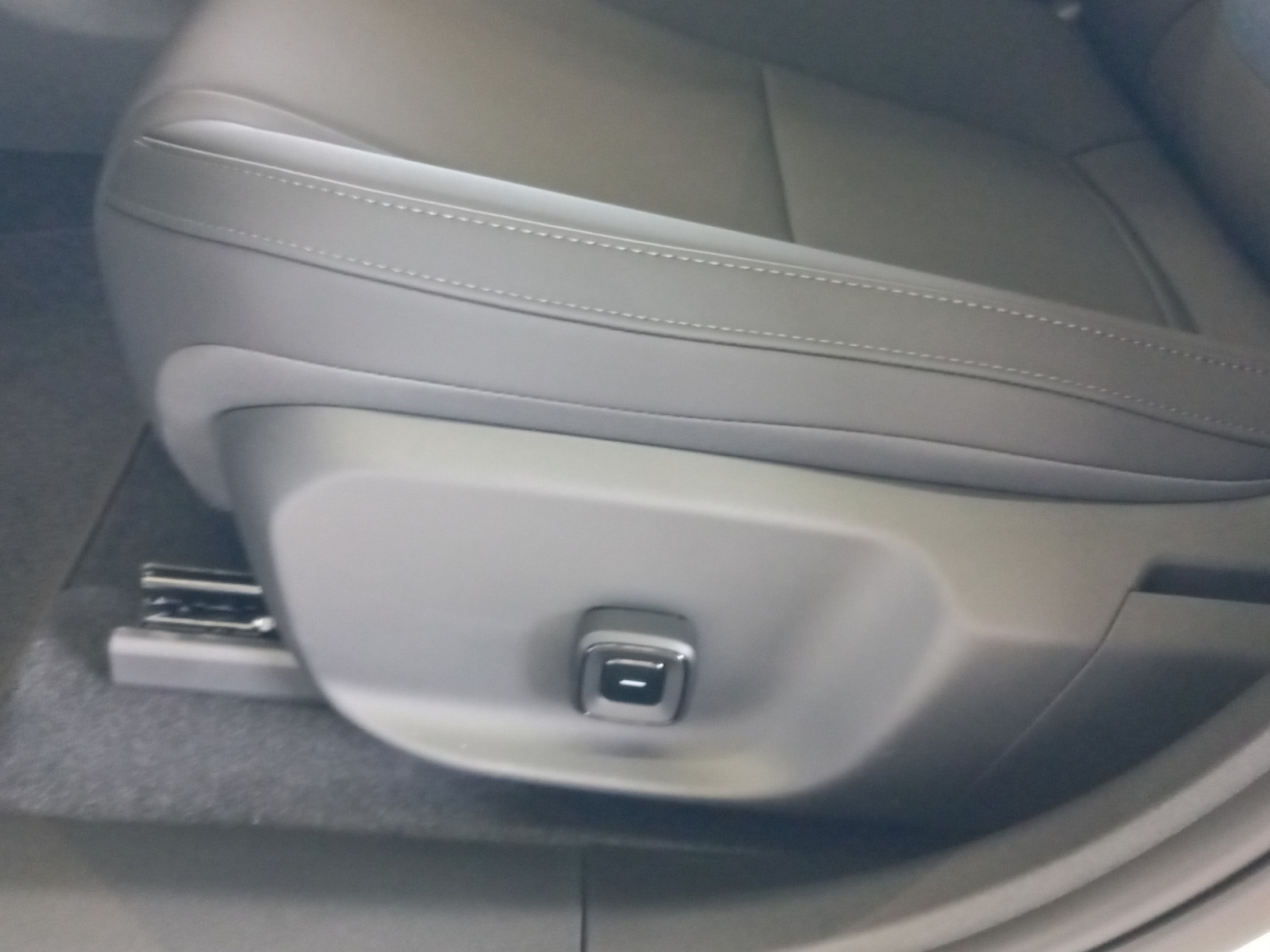 VOLVO EX30 CC E60 Twin Performance AWD-image-24