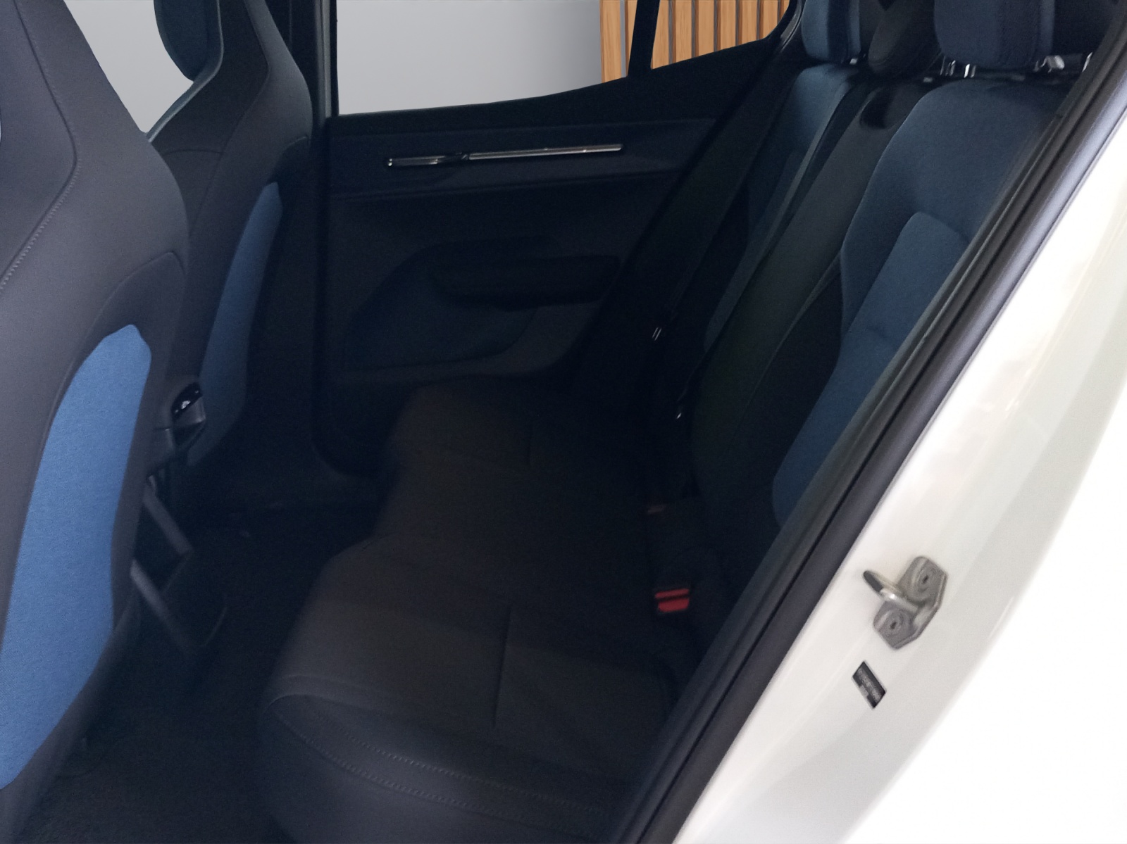 VOLVO EX30 CC E60 Twin Performance AWD-image-14