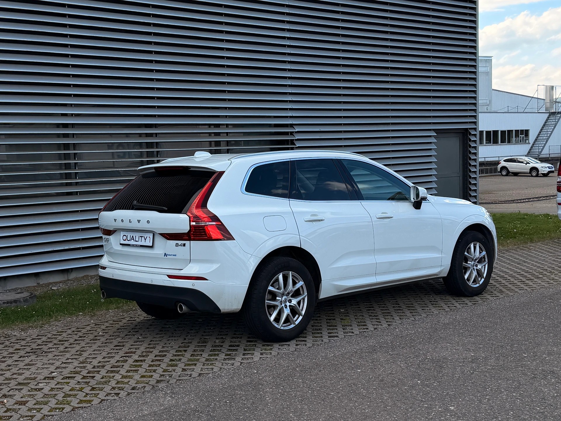 VOLVO XC60 B4 Diesel Mild Hybrid AWD R-Design Geartronic-image-7