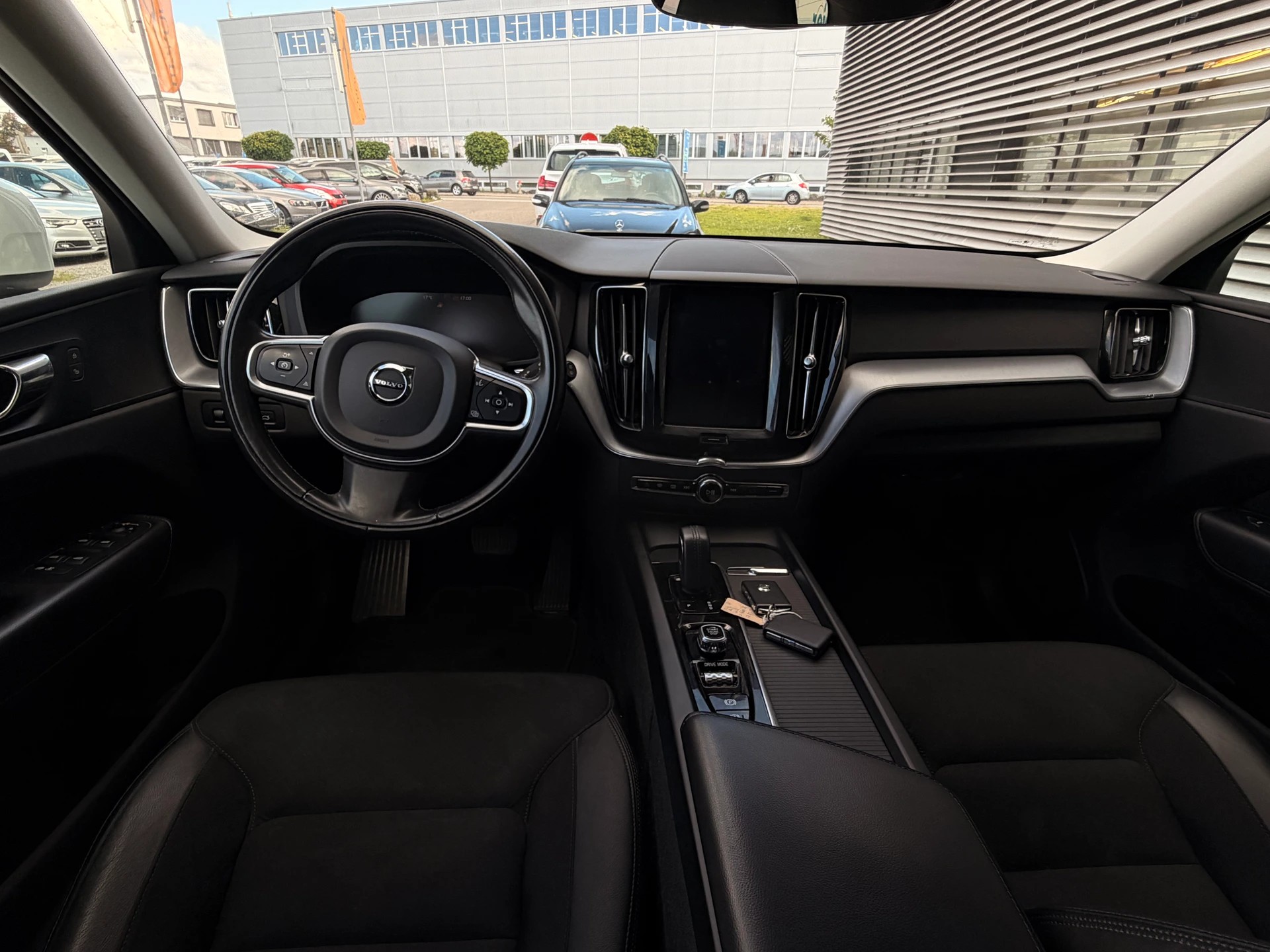 VOLVO XC60 B4 Diesel Mild Hybrid AWD R-Design Geartronic-image-3