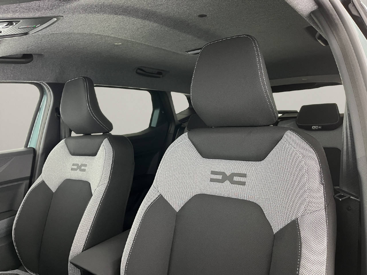 DACIA Duster 1.2 Hybrid Journey 4WD-image-8