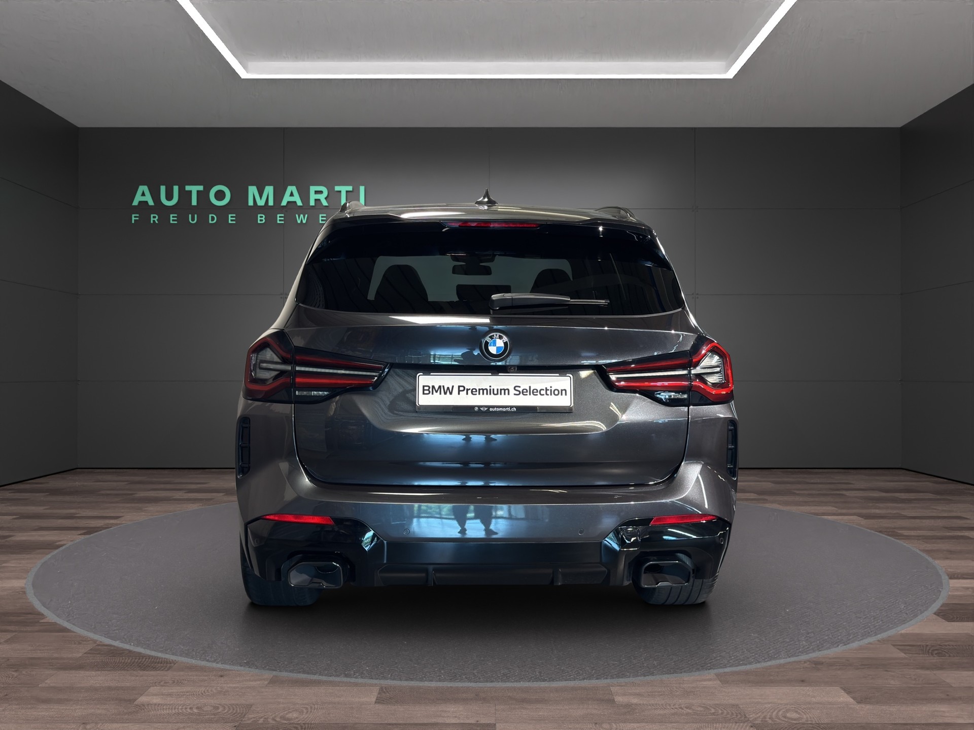 BMW X3 M40i-showroom-element-2