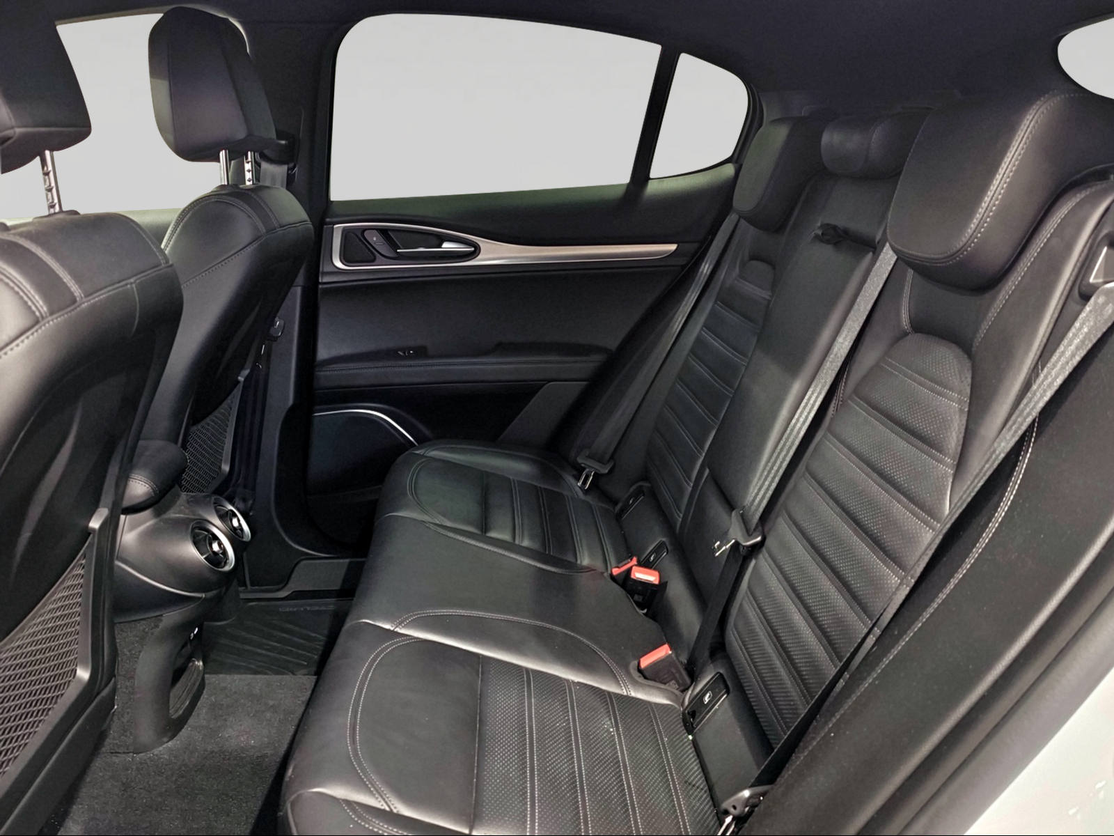 ALFA ROMEO Stelvio 2.0 Veloce Q4 Automatic-image-8