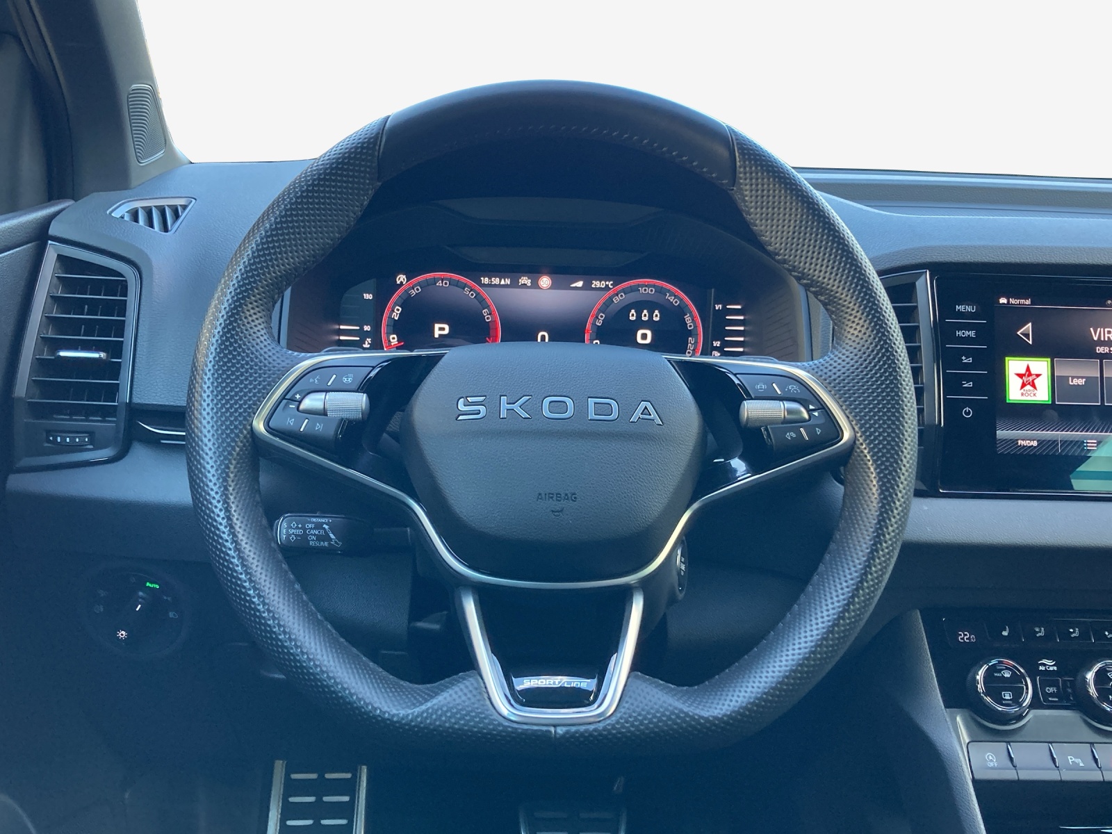 SKODA Karoq 2.0 TSI SportLine 4x4 DSG-image-9