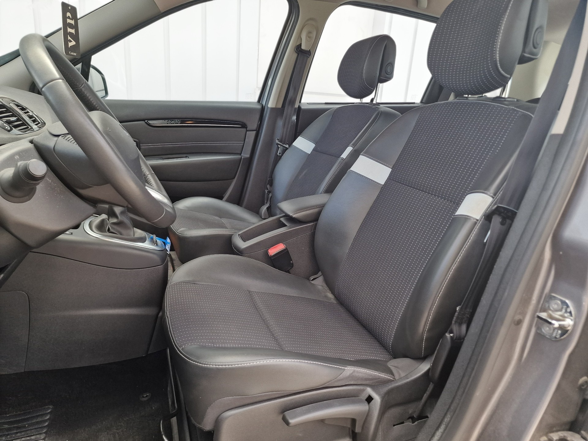 RENAULT Scénic 2.0 16V Dynamique X-Tronic CVT MFK NEU 12Mt Gara-image-9