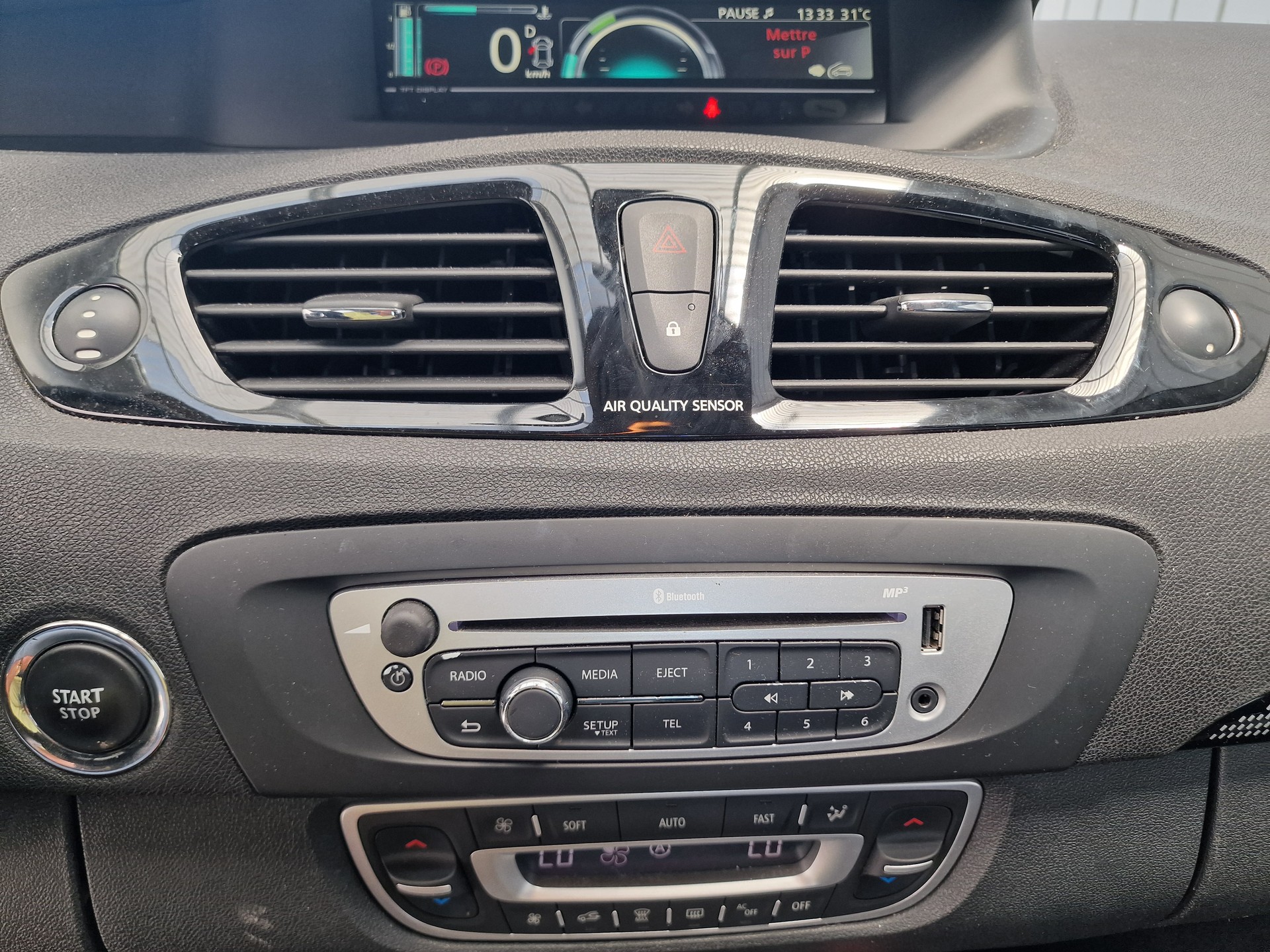 RENAULT Scénic 2.0 16V Dynamique X-Tronic CVT MFK NEU 12Mt Gara-image-16