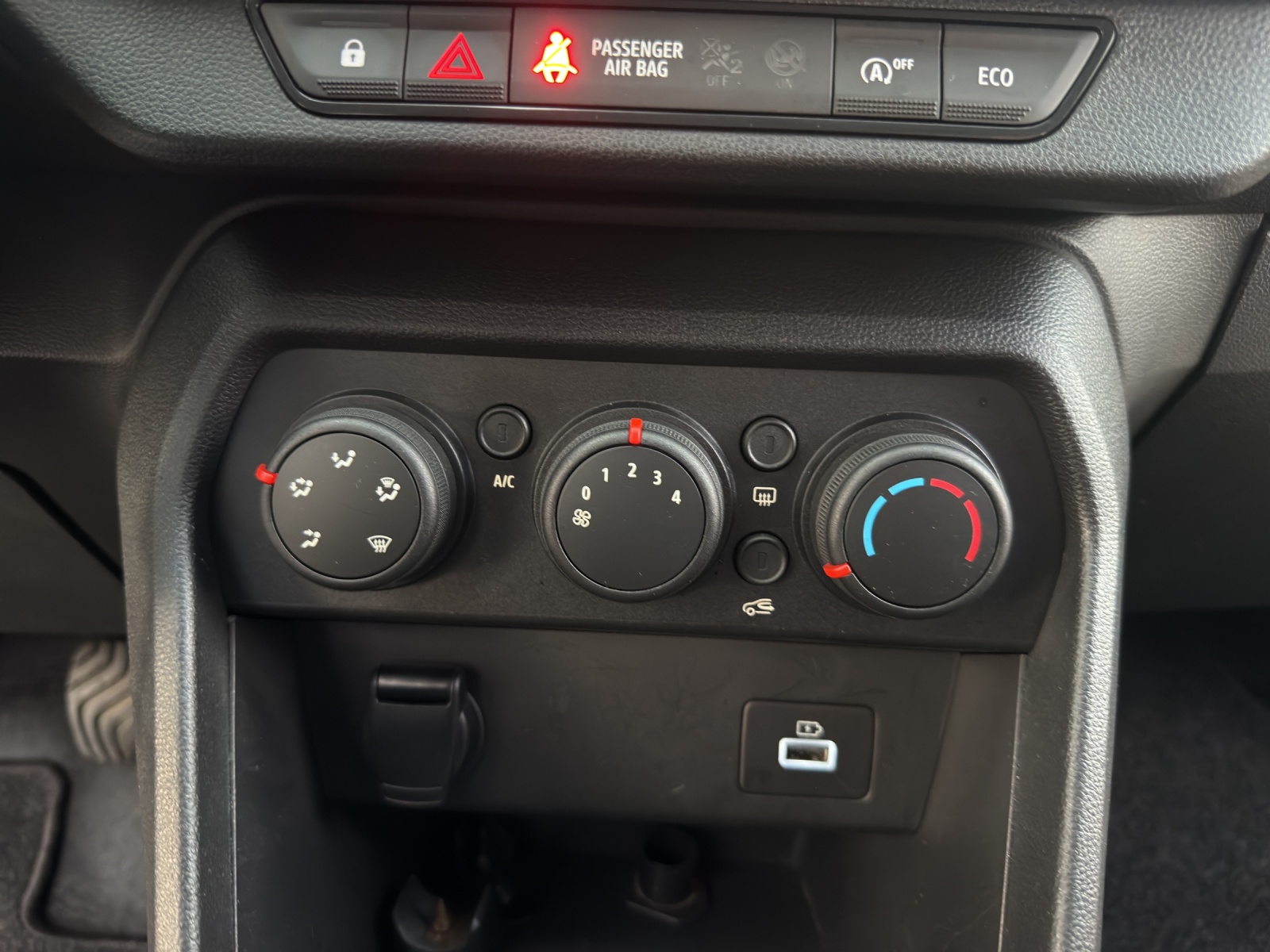 DACIA Jogger TCe 110 Comfort-image-16