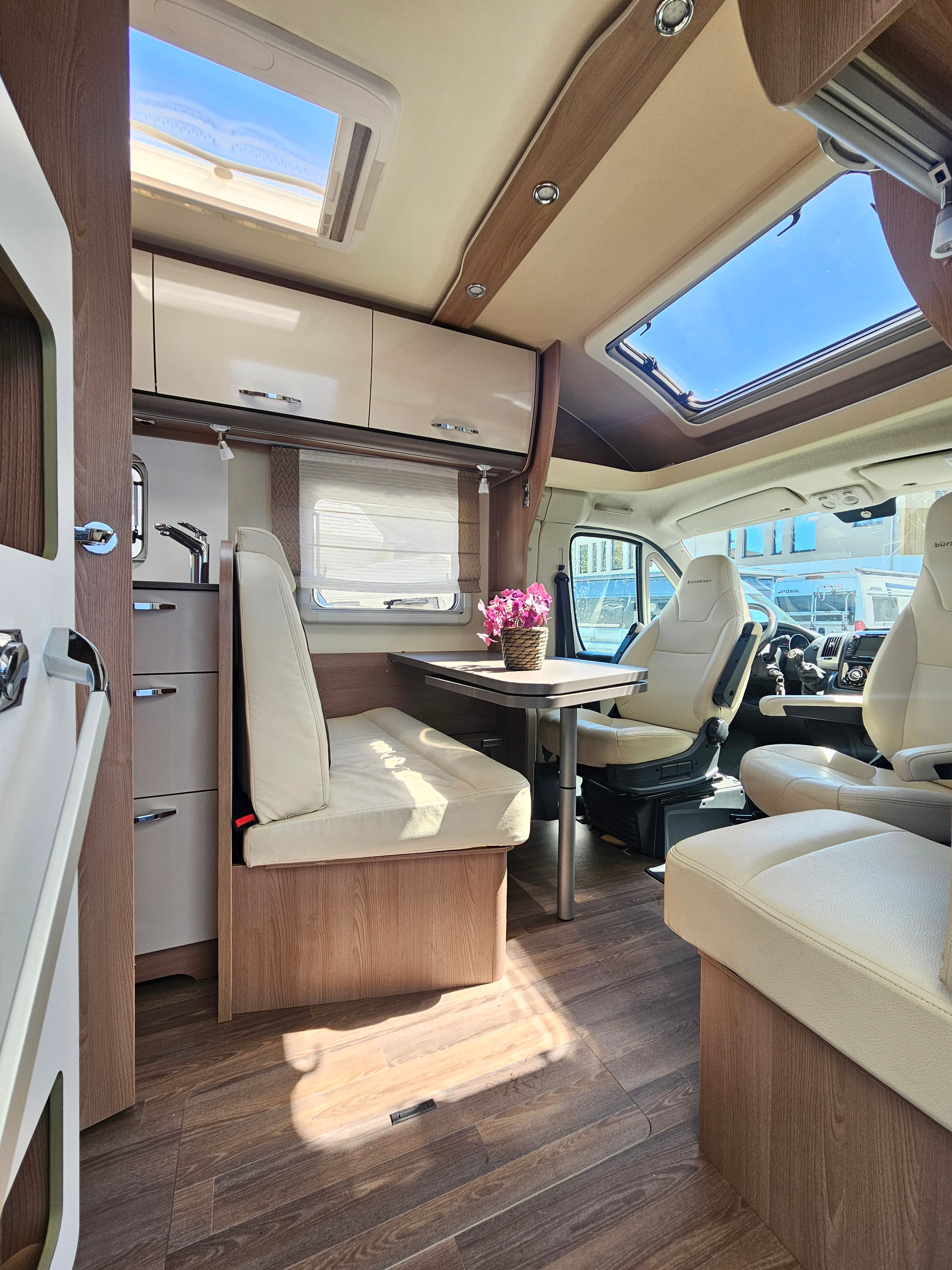 BÜRSTNER Lyseo T690 mit Einzelbetten!-image-6