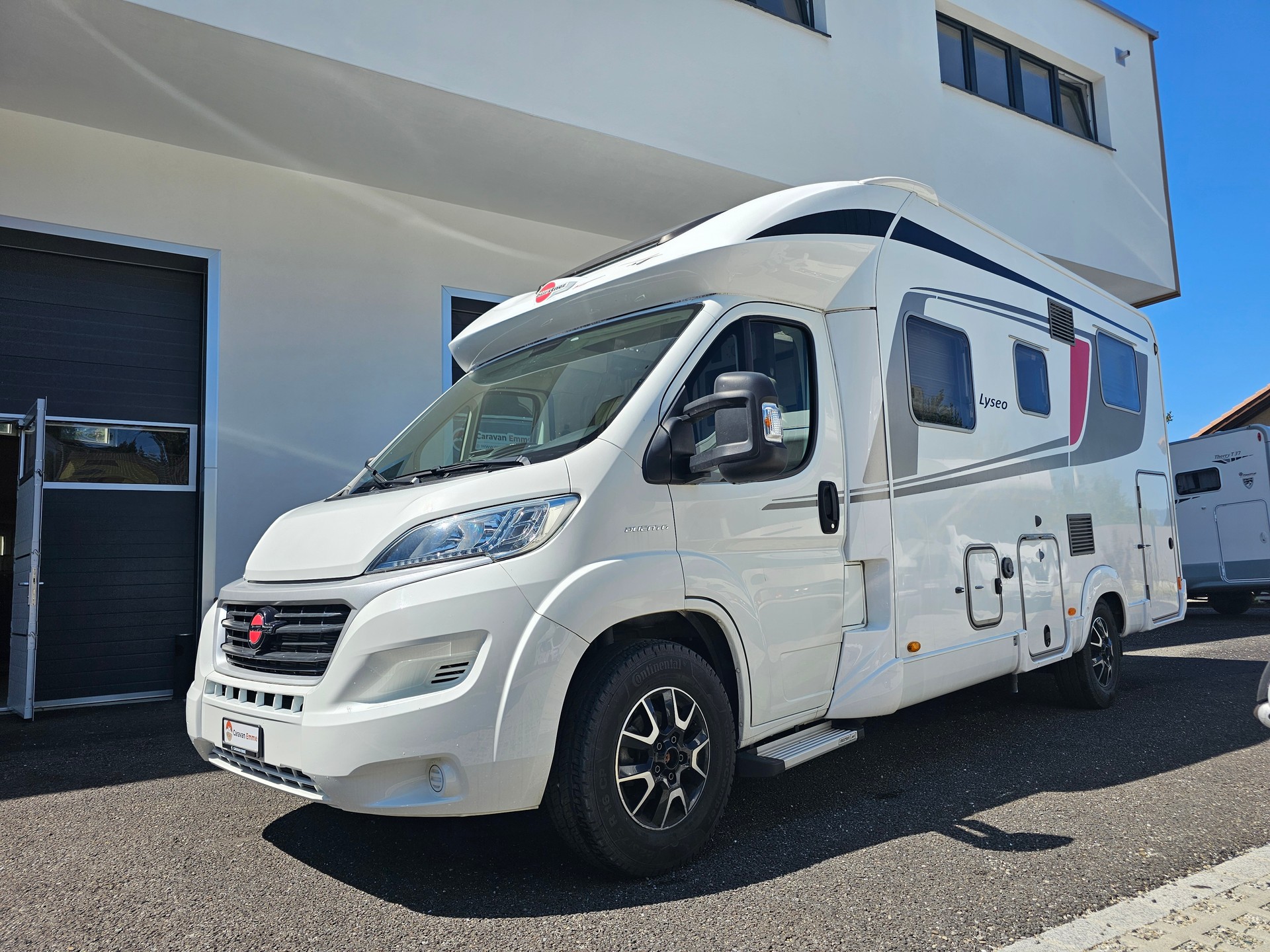 BÜRSTNER Lyseo T690 mit Einzelbetten!-image-2