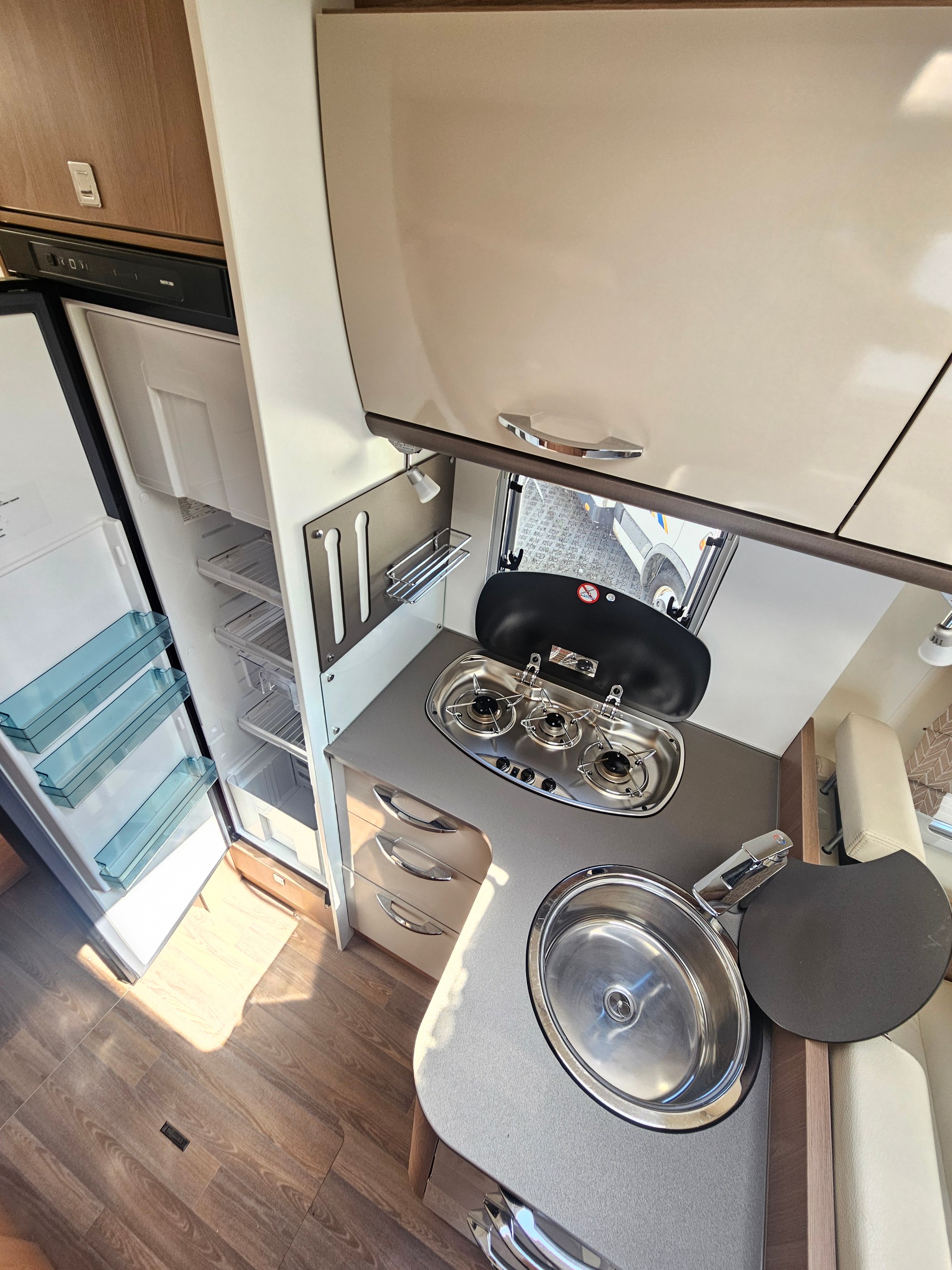 BÜRSTNER Lyseo T690 mit Einzelbetten!-image-10