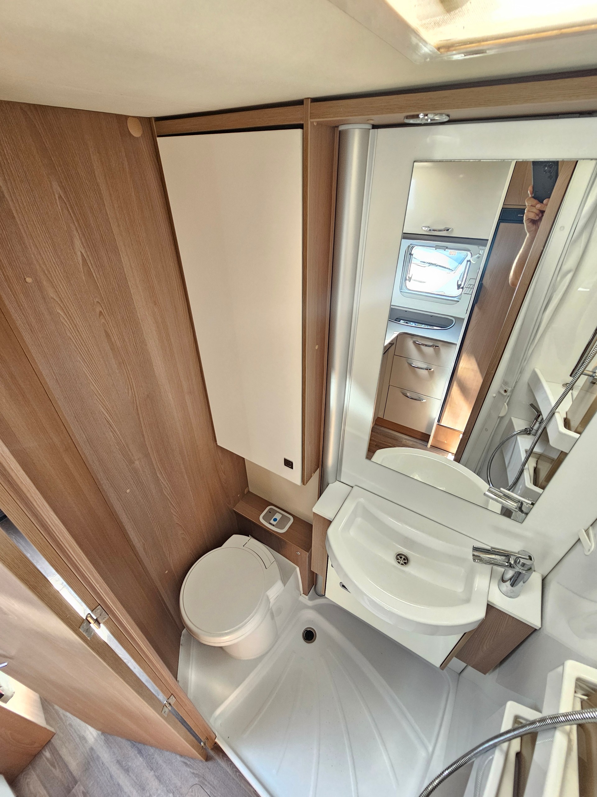 BÜRSTNER Lyseo T690 mit Einzelbetten!-image-14