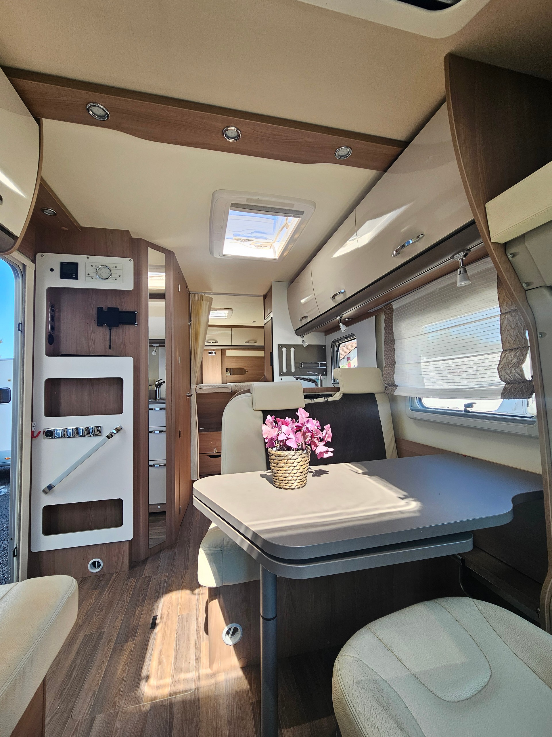 BÜRSTNER Lyseo T690 mit Einzelbetten!-image-9
