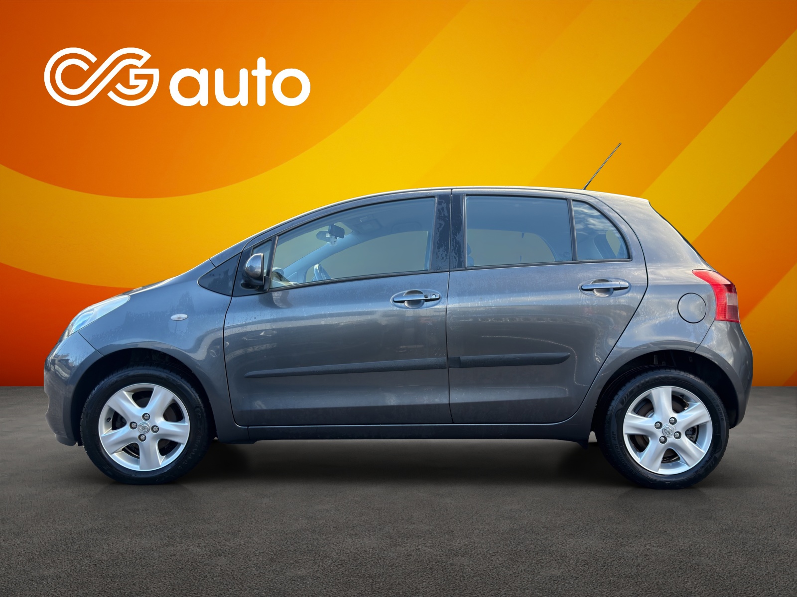 TOYOTA Yaris 1.3 Chic-showroom-element-3