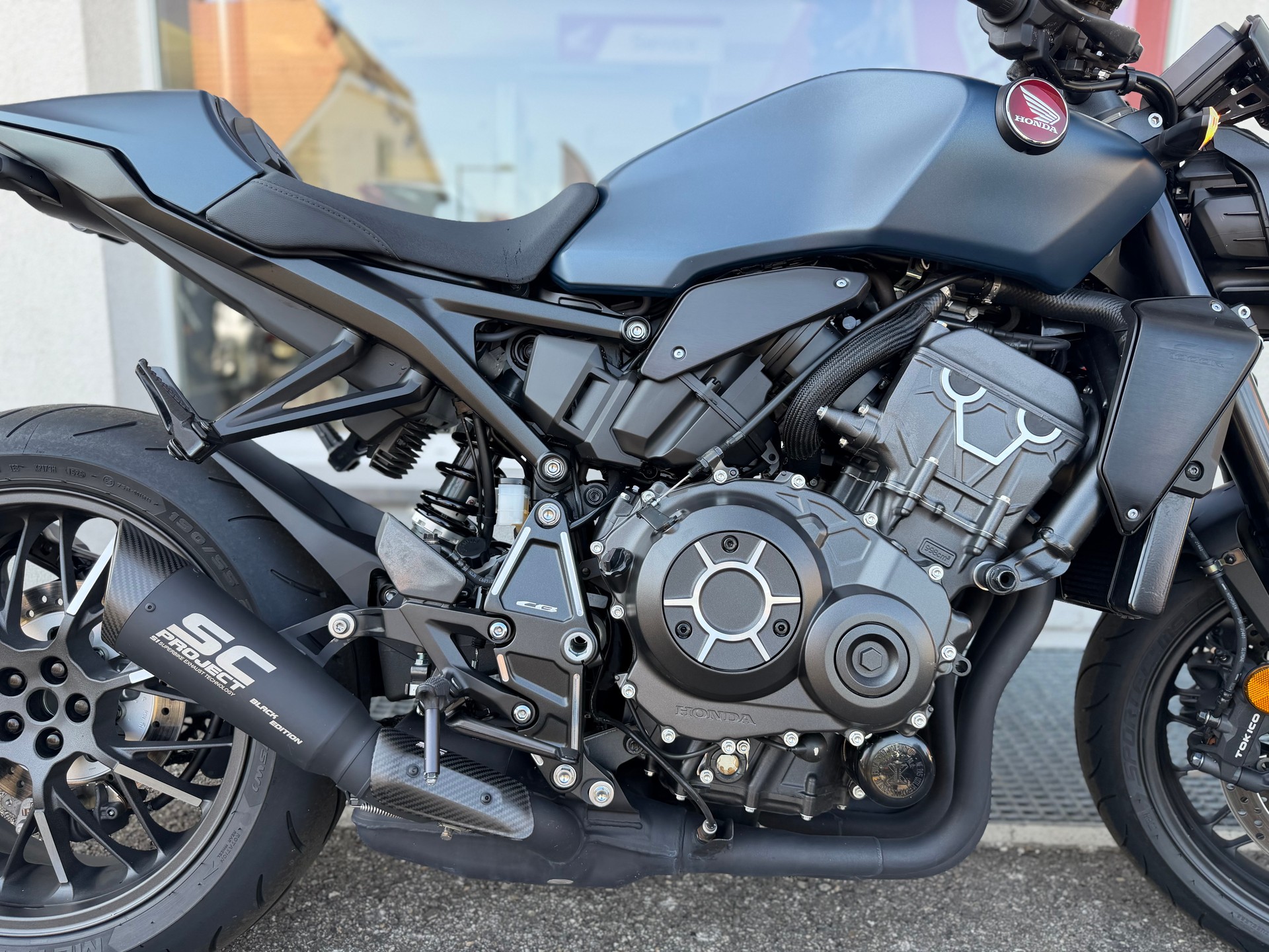 HONDA CB 1000 R Black Edition (blue -Version)-image-6