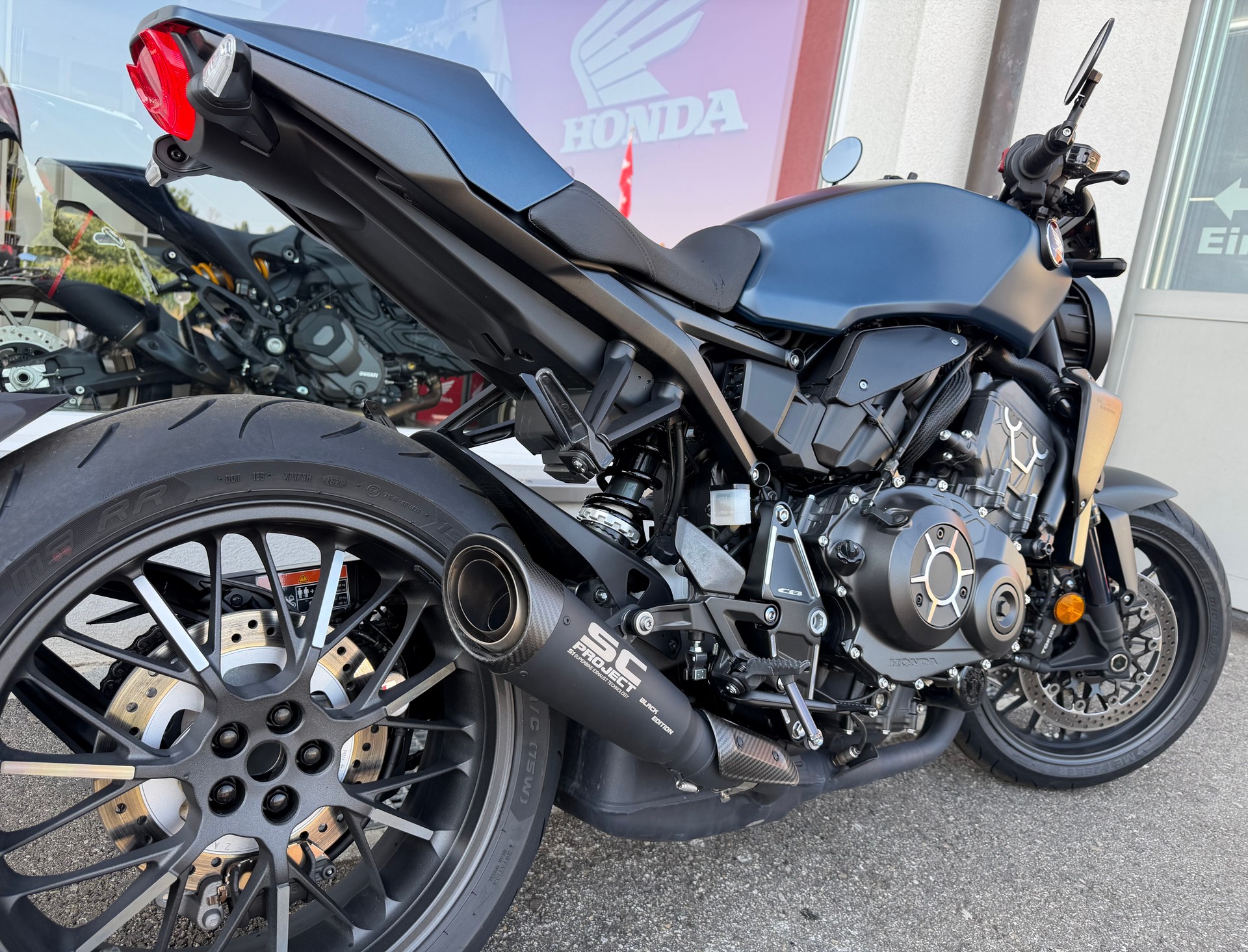 HONDA CB 1000 R Black Edition (blue -Version)-image-7