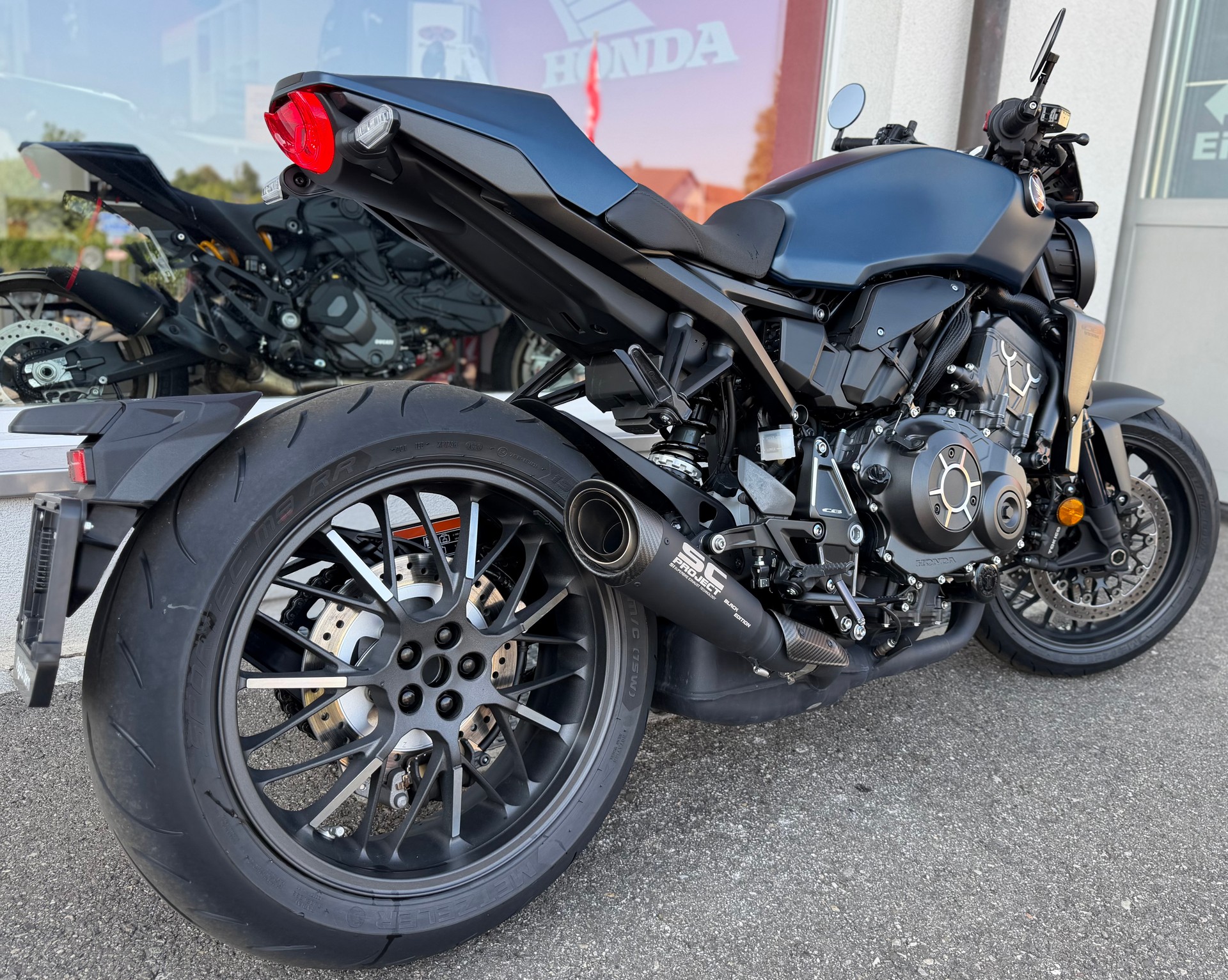 HONDA CB 1000 R Black Edition (blue -Version)-image-3