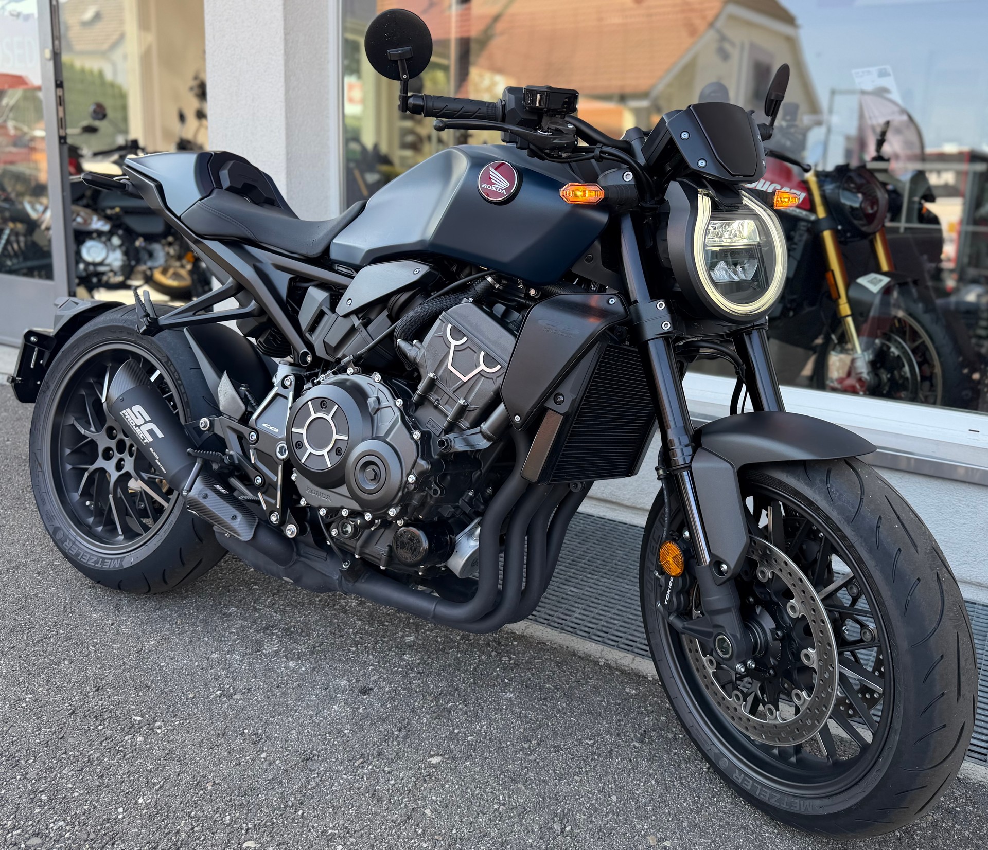 HONDA CB 1000 R Black Edition (blue -Version)-image-9