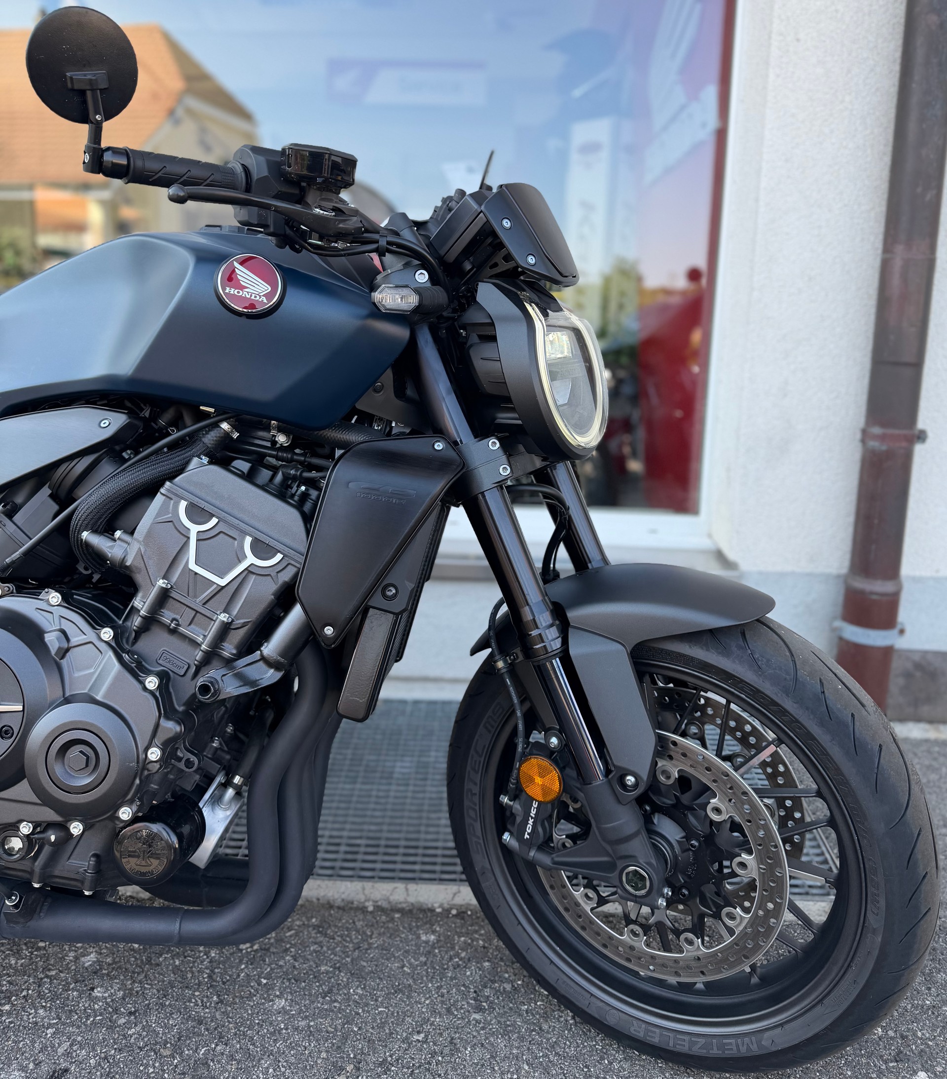 HONDA CB 1000 R Black Edition (blue -Version)-image-4