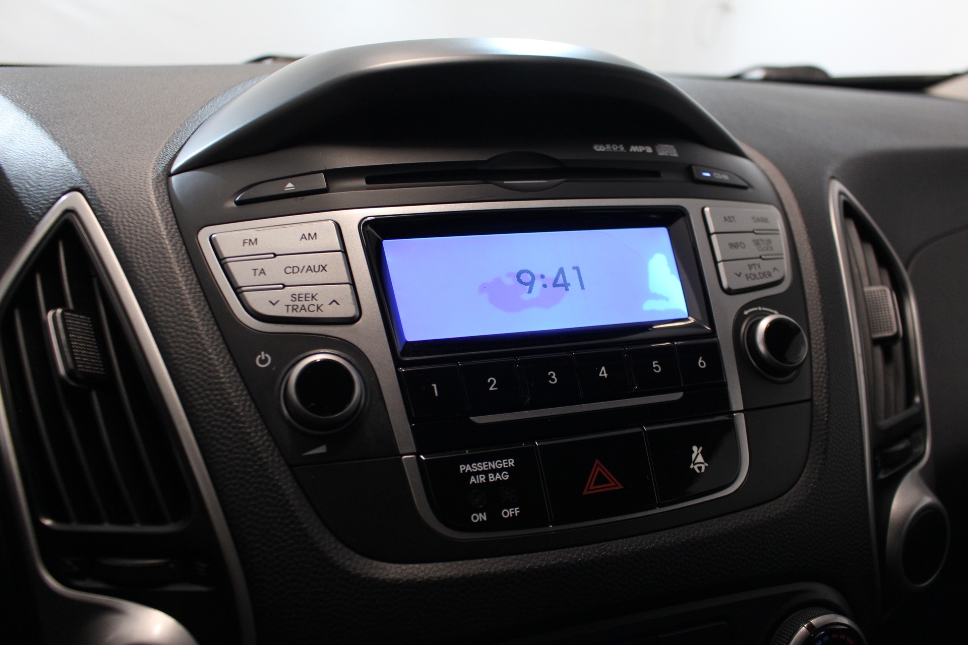 HYUNDAI iX 35 2.0 Comfort 4WD-image-14
