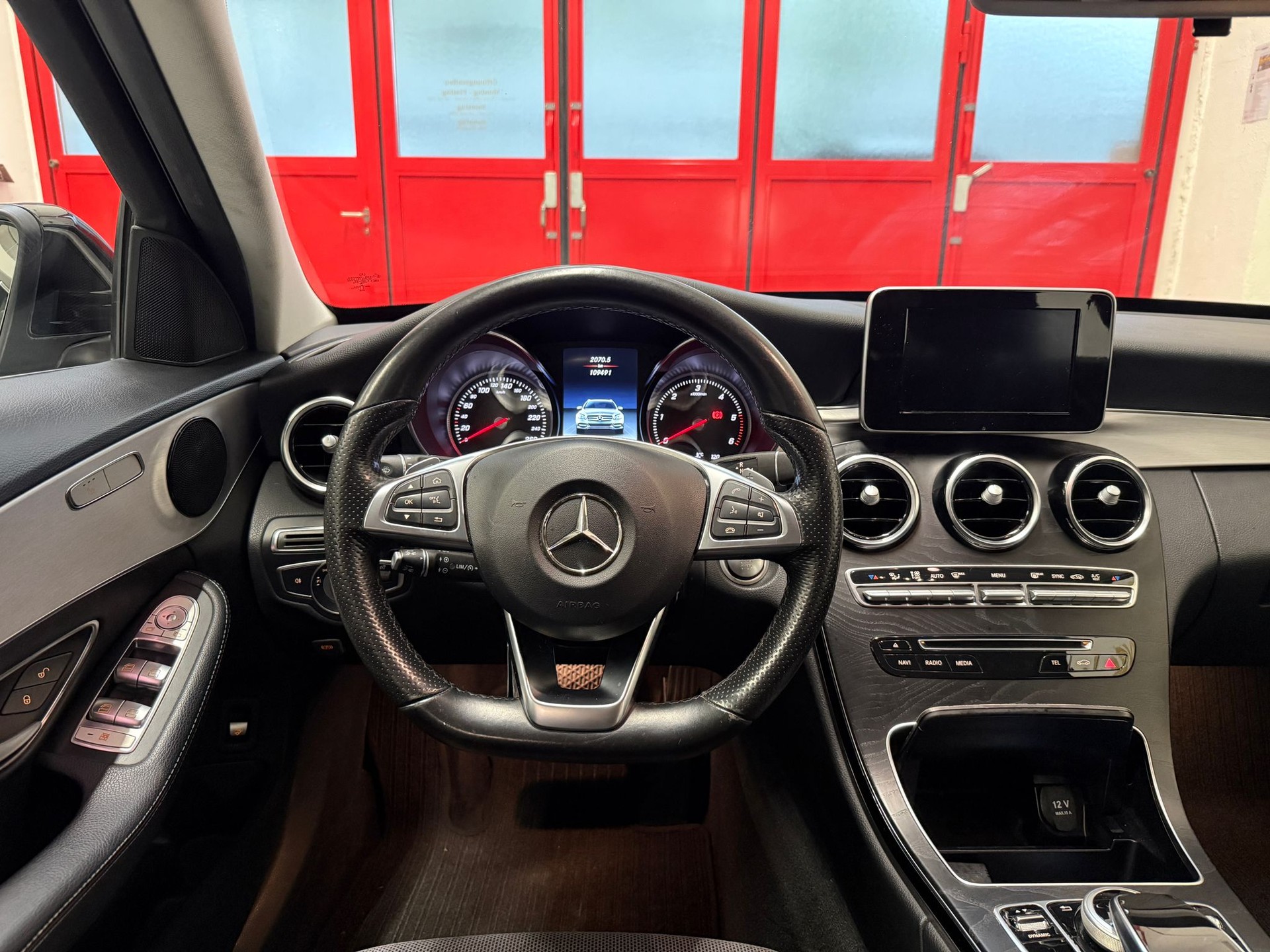 MERCEDES-BENZ C 220 d AMG Line 9G-Tronic-image-12