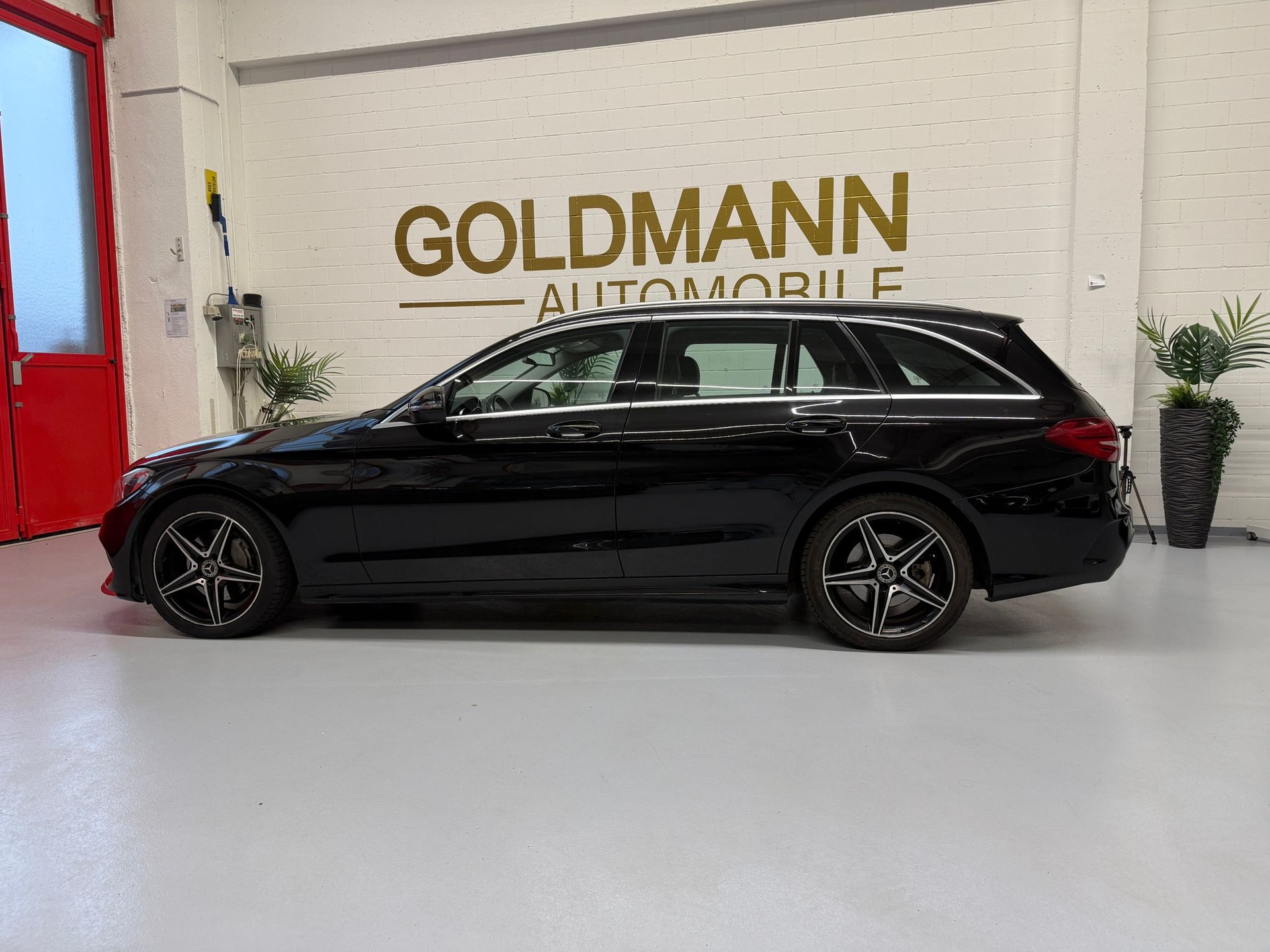 MERCEDES-BENZ C 220 d AMG Line 9G-Tronic-showroom-element-1