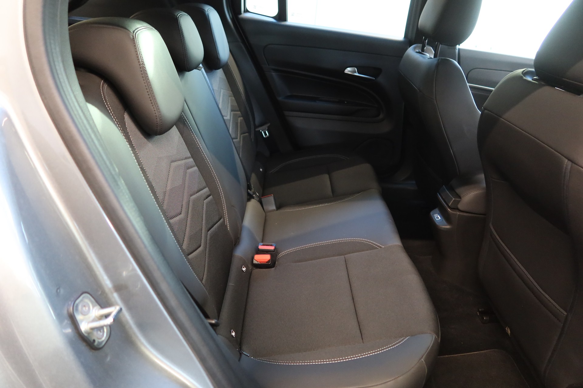 JEEP Avenger 54kWh Altitude P-image-11