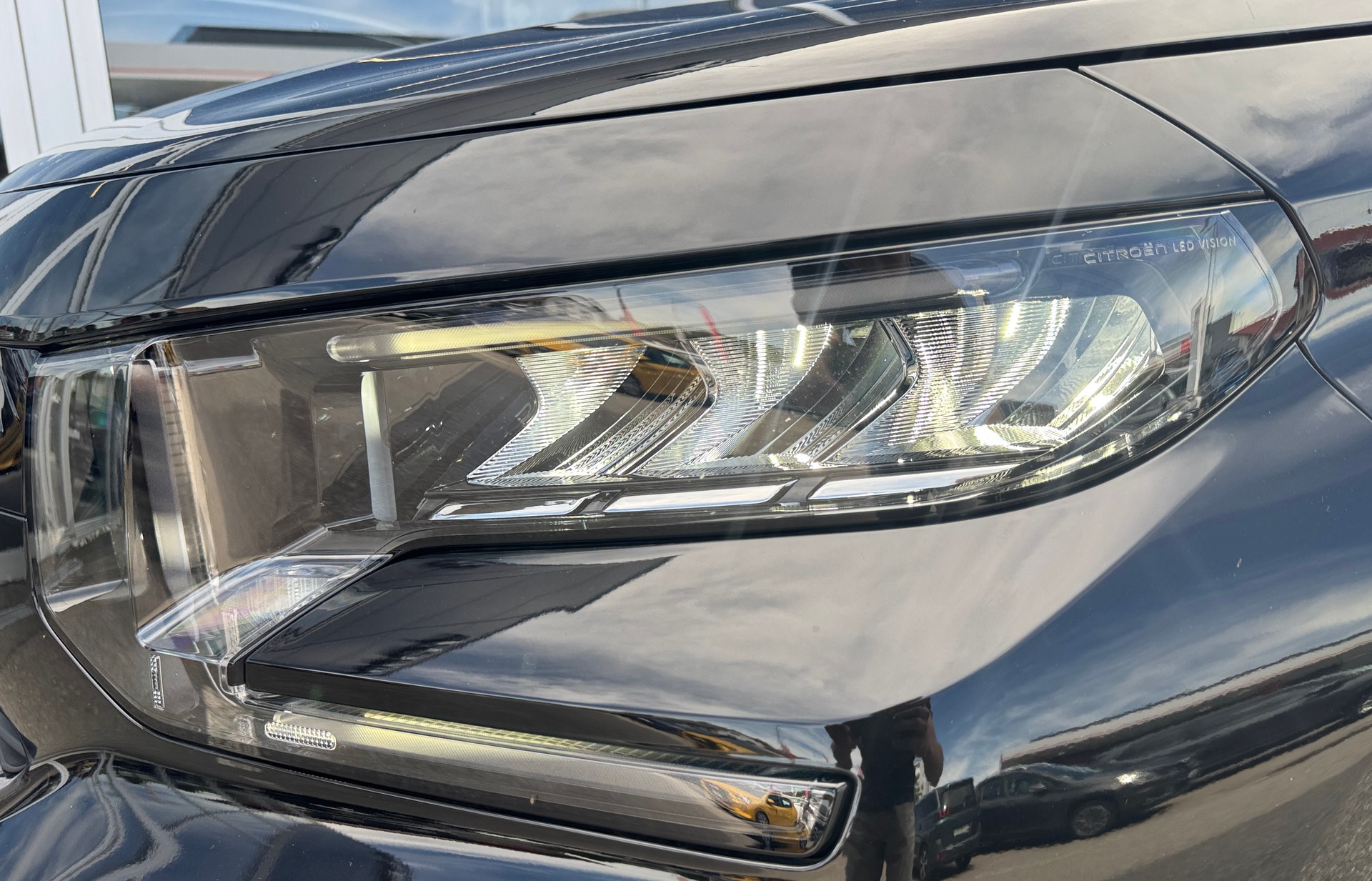 CITROEN e-C3 44kWh Max-showroom-element-2