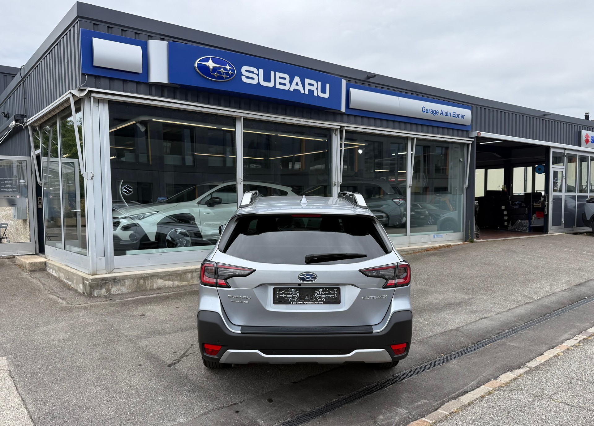 SUBARU Outback 2.5i Luxury AWD Lineartronic-image-4