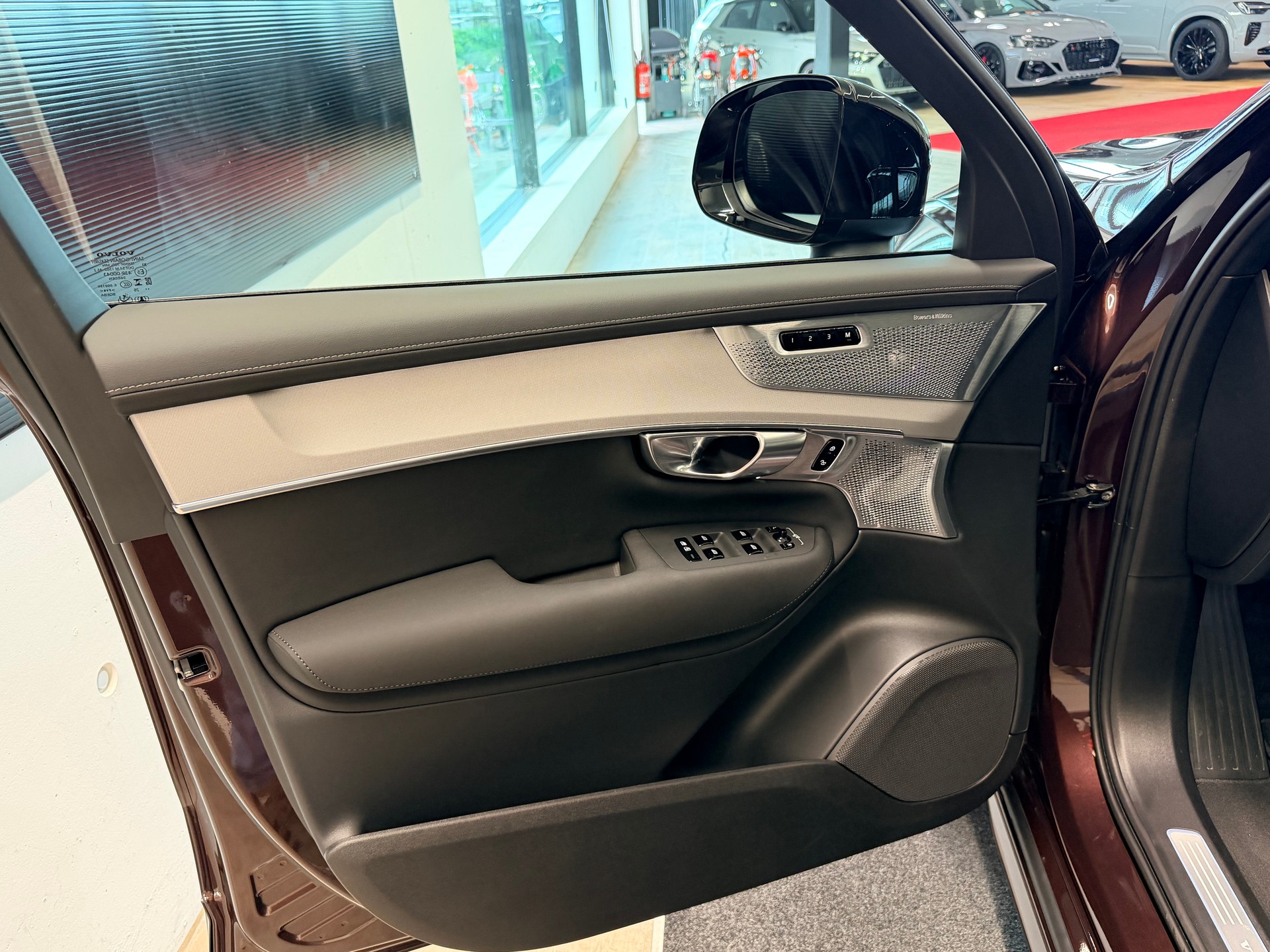 VOLVO XC90 T8 eAWD PluginHybrid Ultra Dark Geartronic-image-15