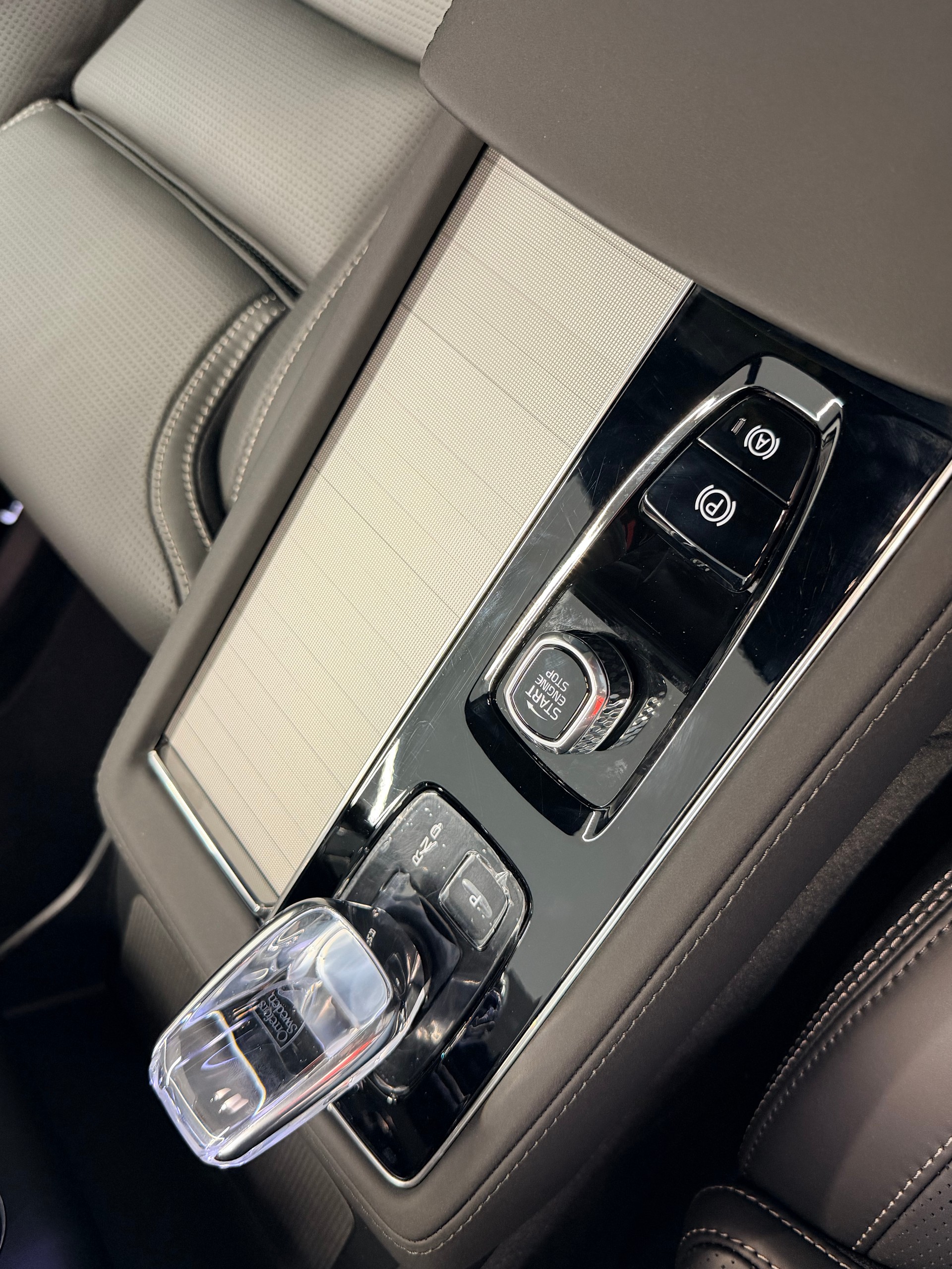 VOLVO XC90 T8 eAWD PluginHybrid Ultra Dark Geartronic-image-27