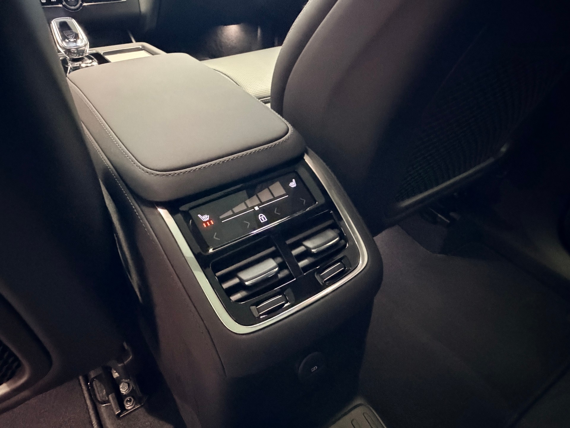 VOLVO XC90 T8 eAWD PluginHybrid Ultra Dark Geartronic-image-22