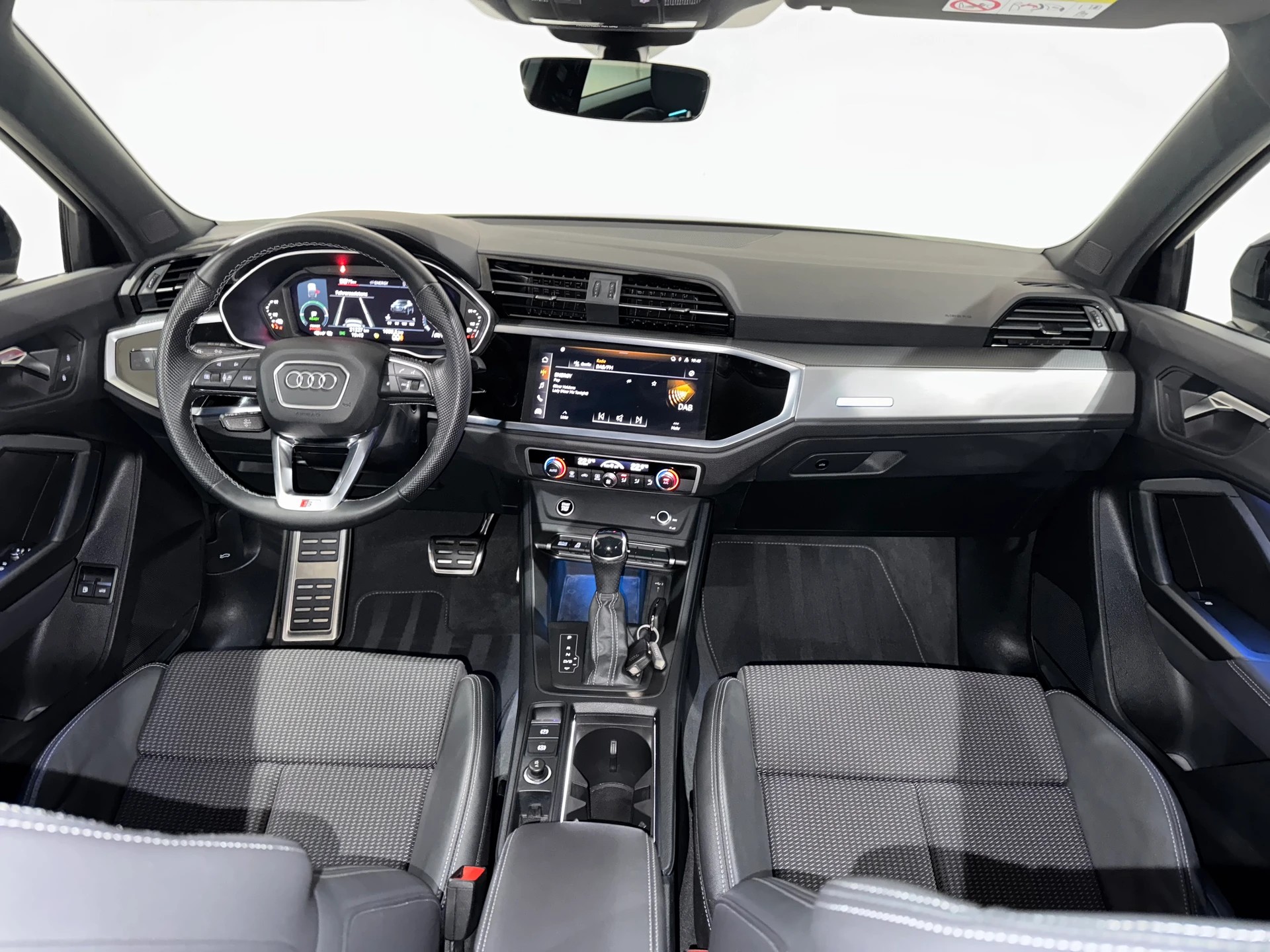 AUDI Q3 Sportback 45 TFSI e S line S-tronic-image-11
