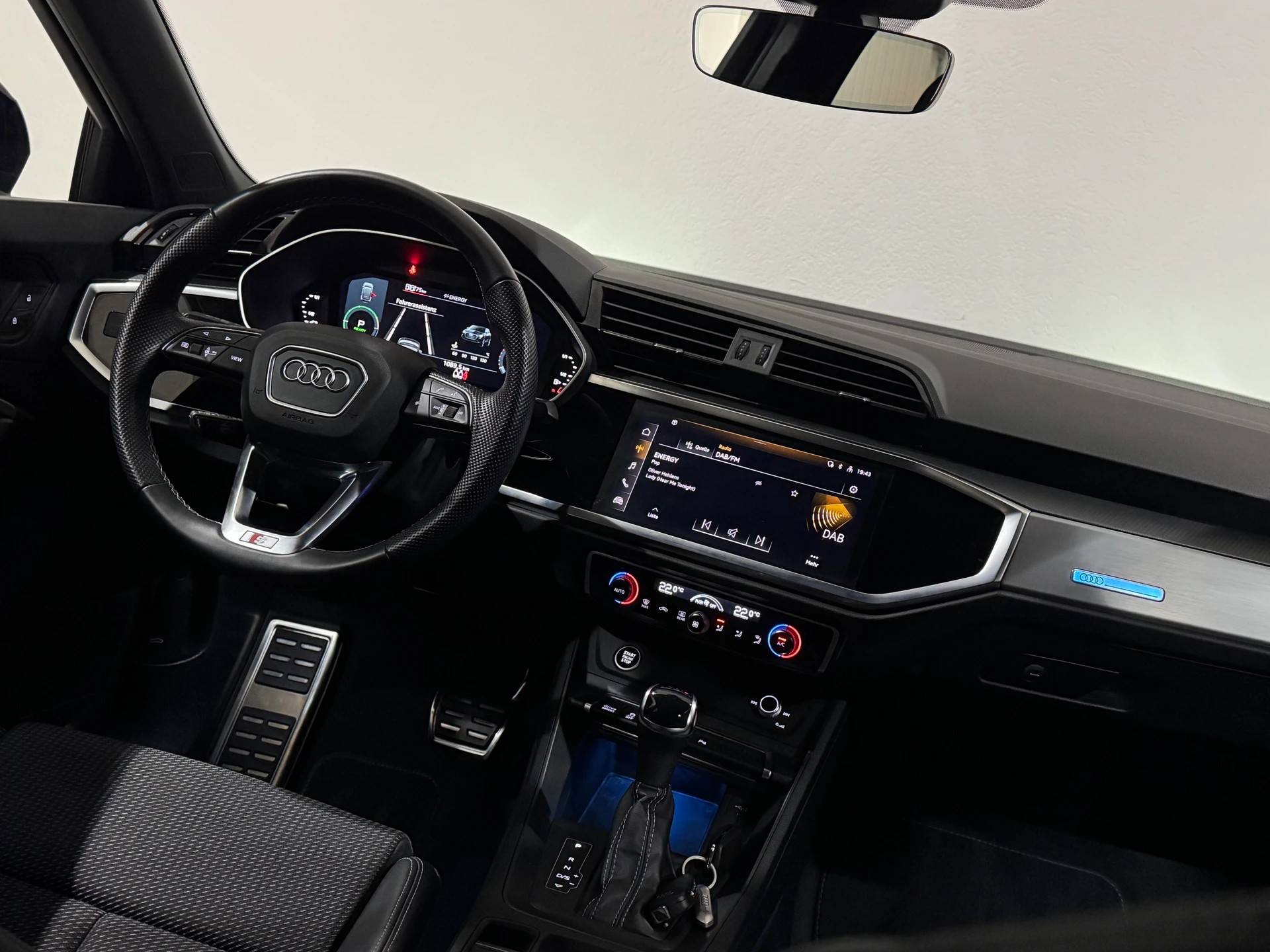 AUDI Q3 Sportback 45 TFSI e S line S-tronic-image-13