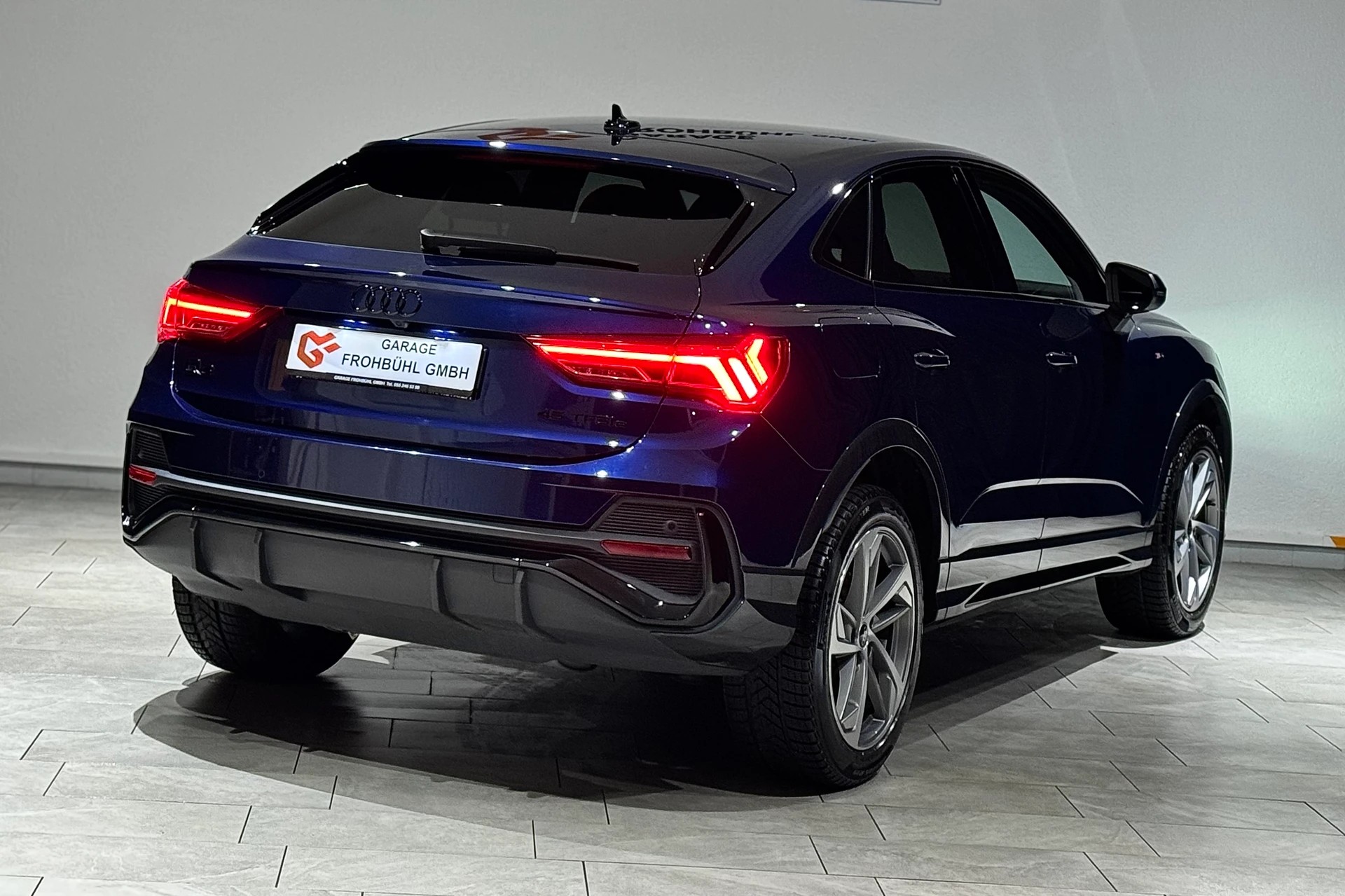 AUDI Q3 Sportback 45 TFSI e S line S-tronic-showroom-element-3