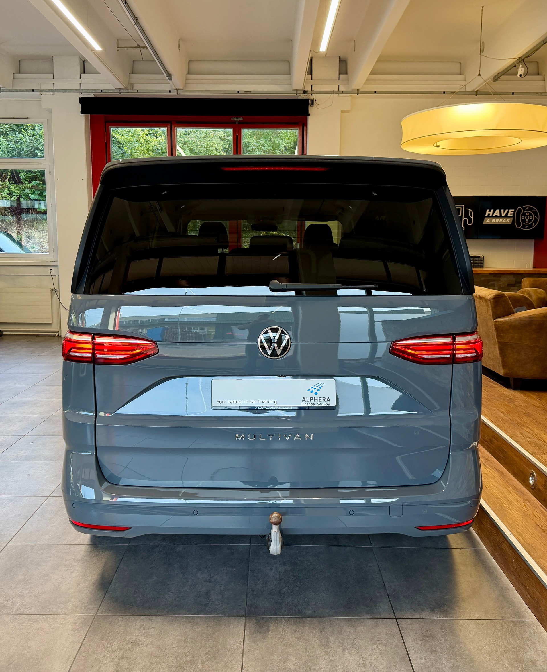 VW Multivan 2.0 TDI Life DSG-image-6