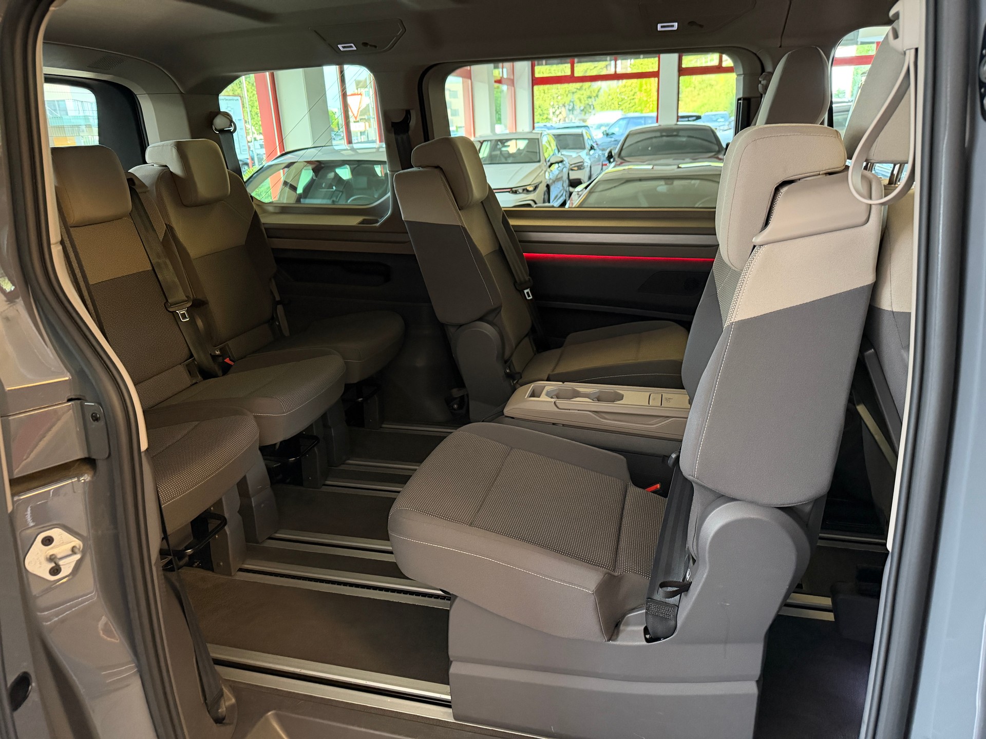 VW Multivan 2.0 TDI Life DSG-image-15