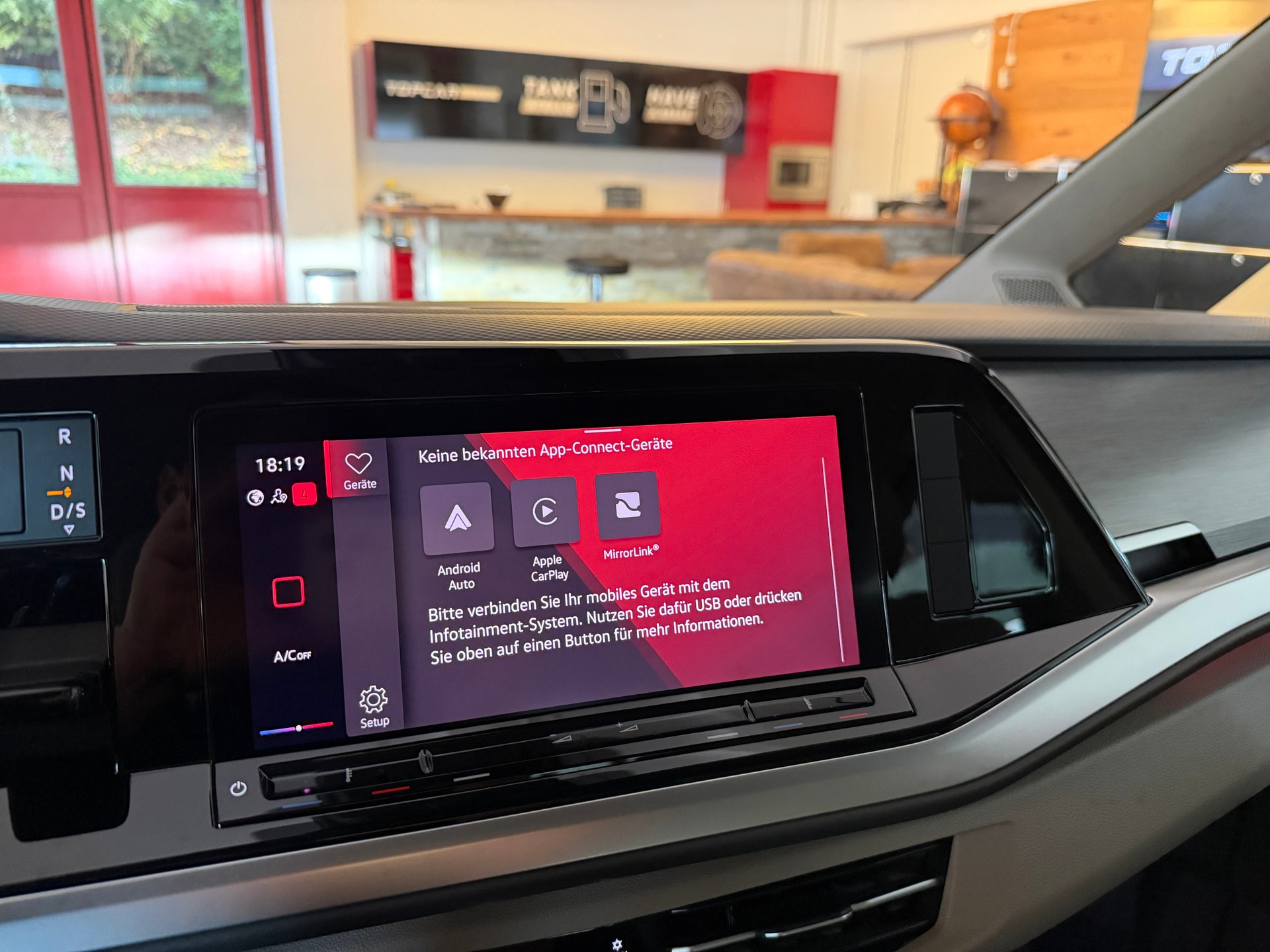 VW Multivan 2.0 TDI Life DSG-image-22