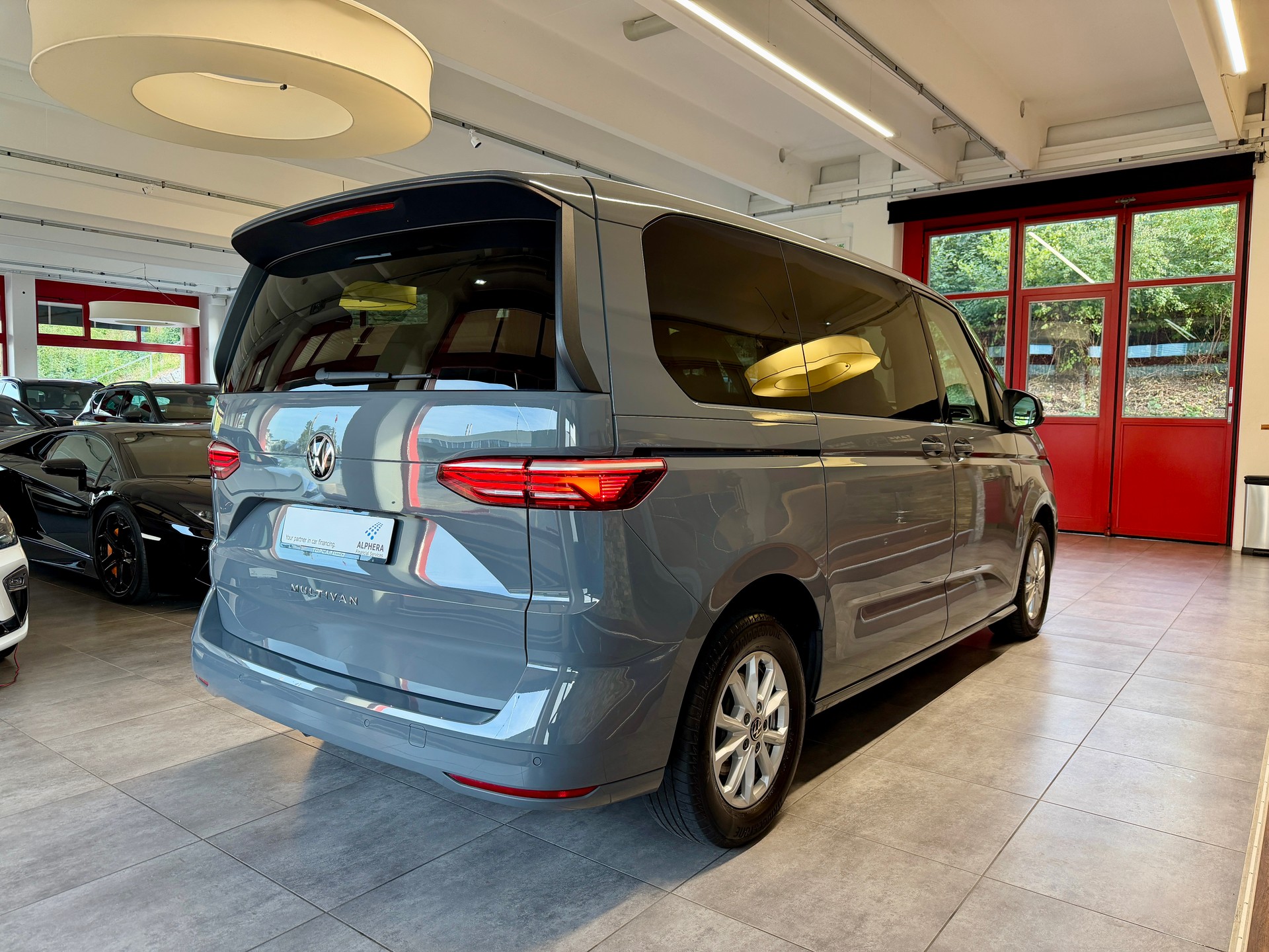 VW Multivan 2.0 TDI Life DSG-image-7