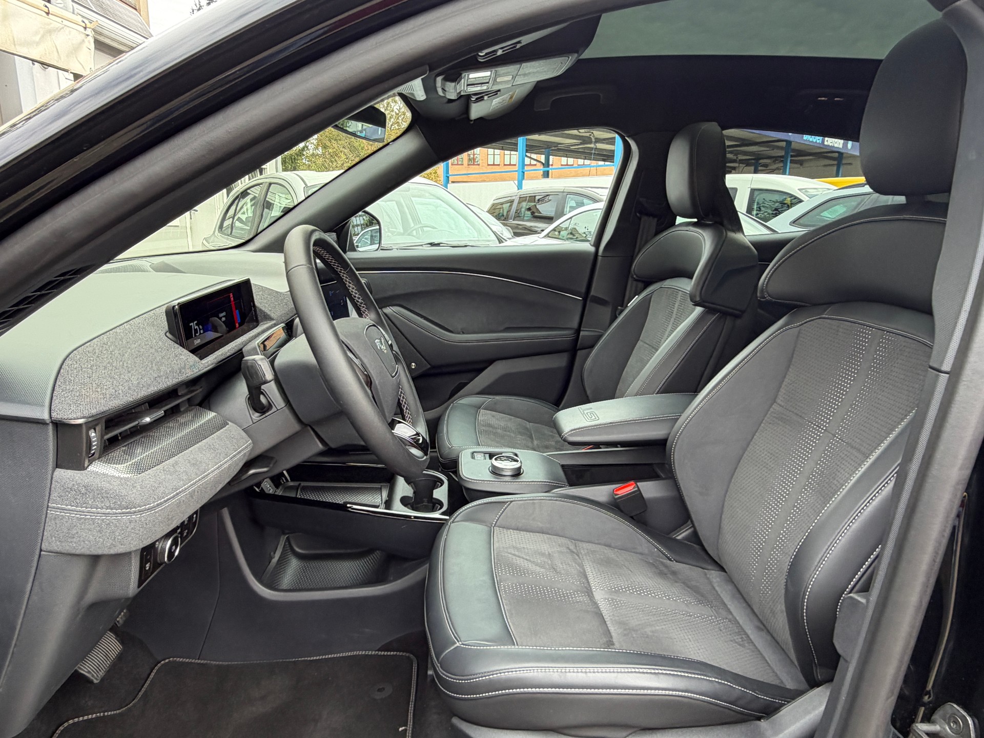 FORD Mustang MACH-E GT AWD 91 kWh-showroom-element-2
