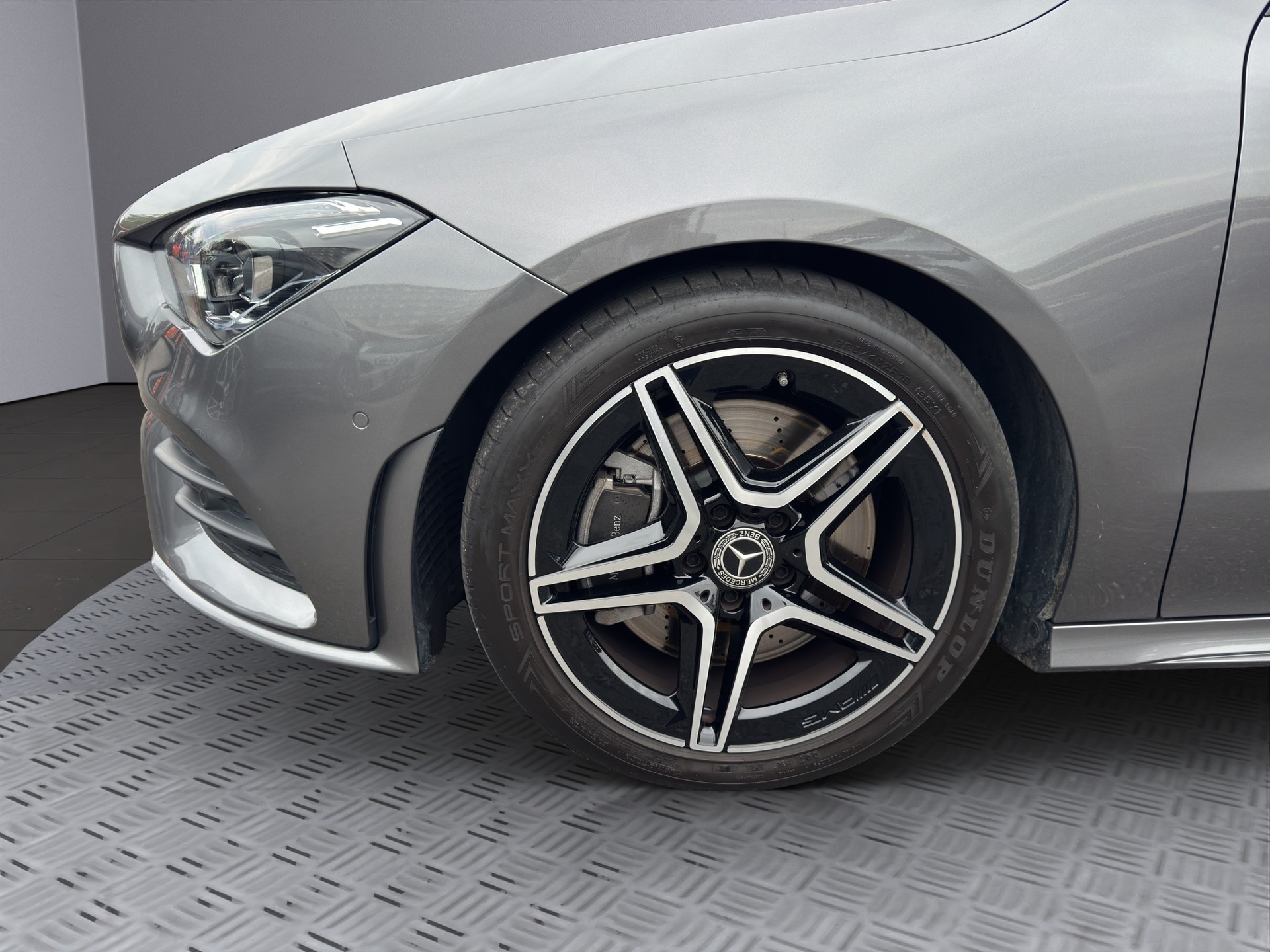 MERCEDES-BENZ CLA Shooting Brake 250 4Matic 7G-DCT AMG Line-image-8