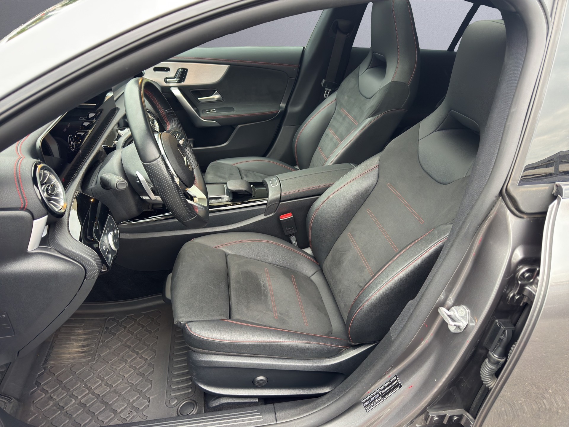 MERCEDES-BENZ CLA Shooting Brake 250 4Matic 7G-DCT AMG Line-image-10