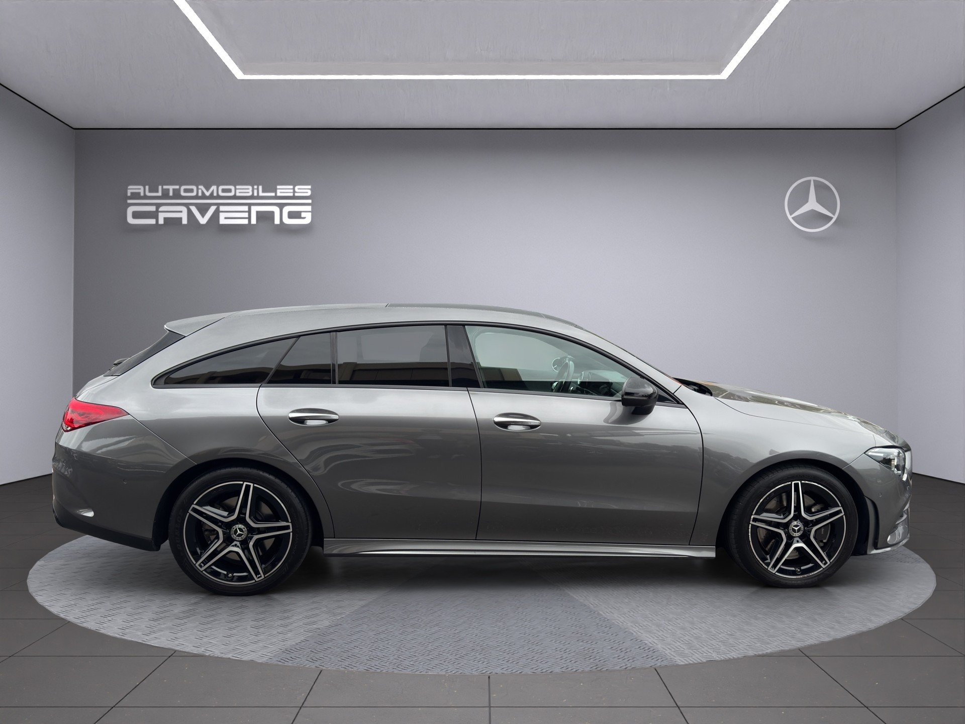 MERCEDES-BENZ CLA Shooting Brake 250 4Matic 7G-DCT AMG Line-image-5