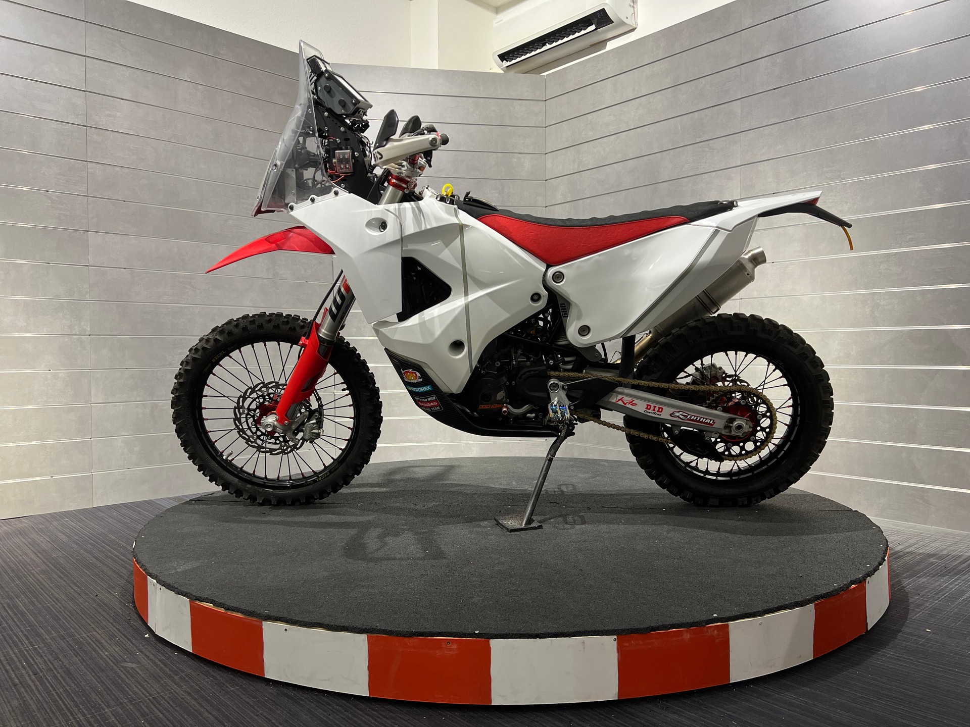 KTM 690 Rally-image-1
