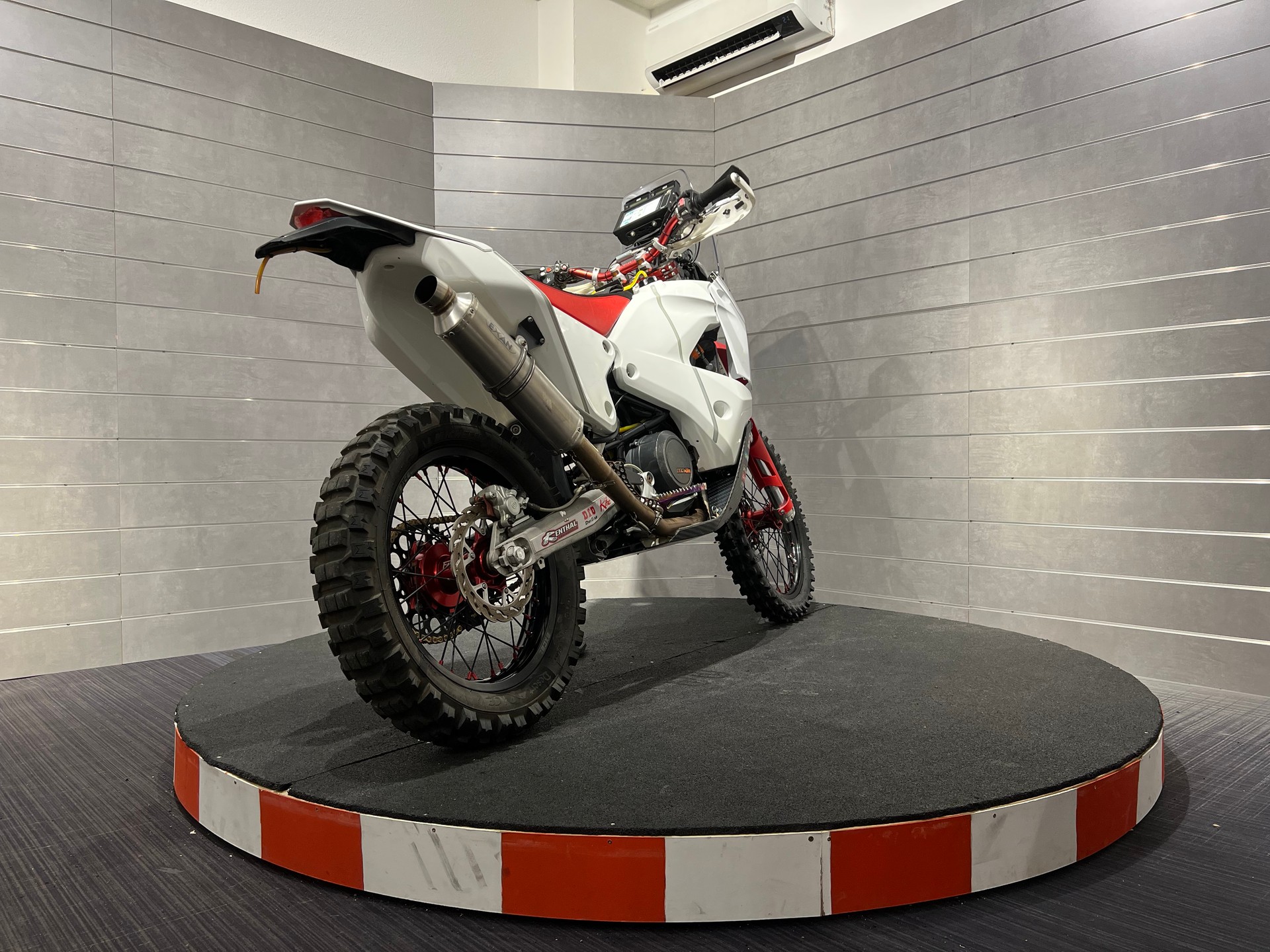 KTM 690 Rally-image-4