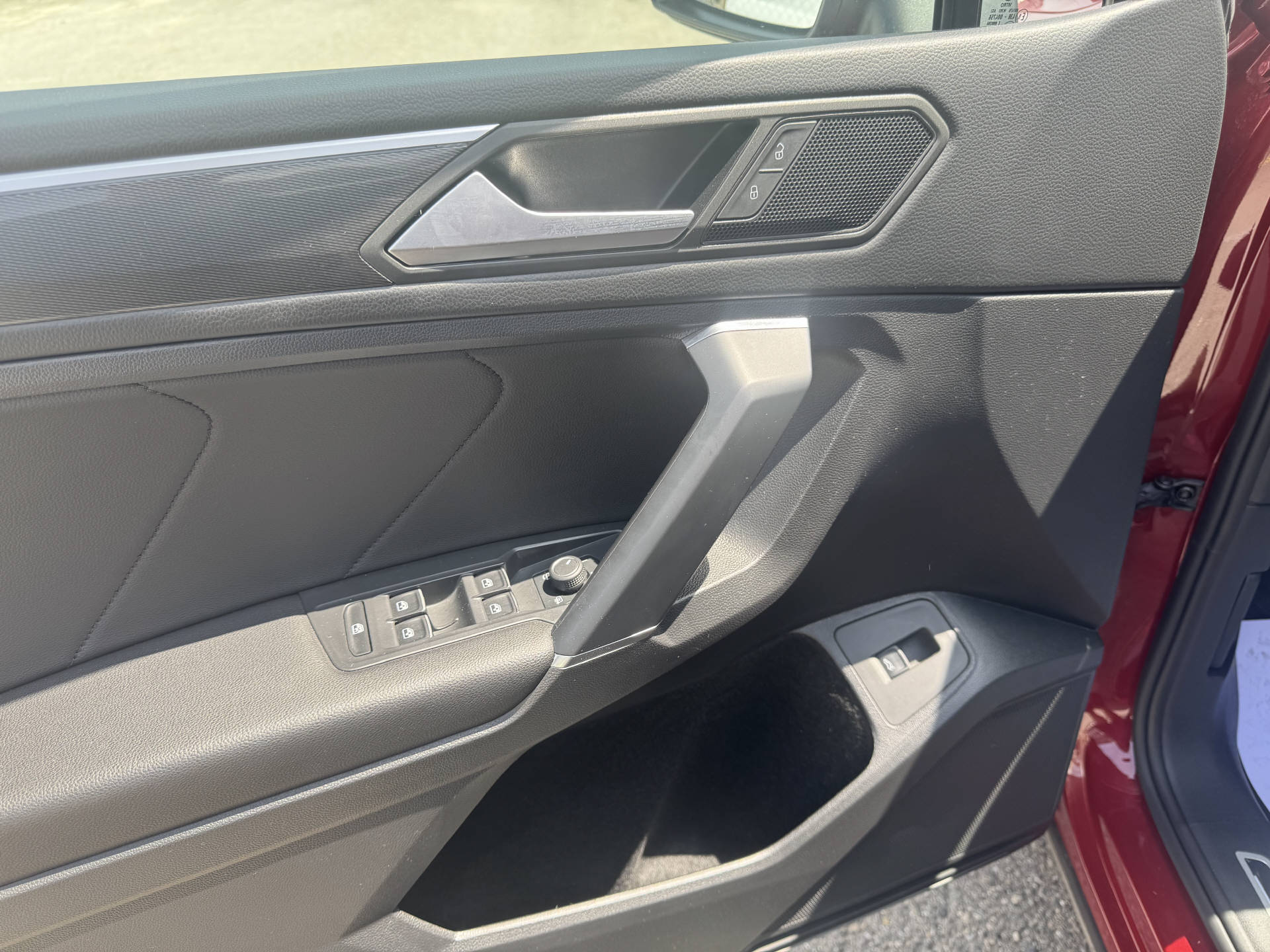VW Tiguan Allspace 2.0 TDI SCR-Highline DSG R-Line 4-Motion 7-Ledersitz-image-6