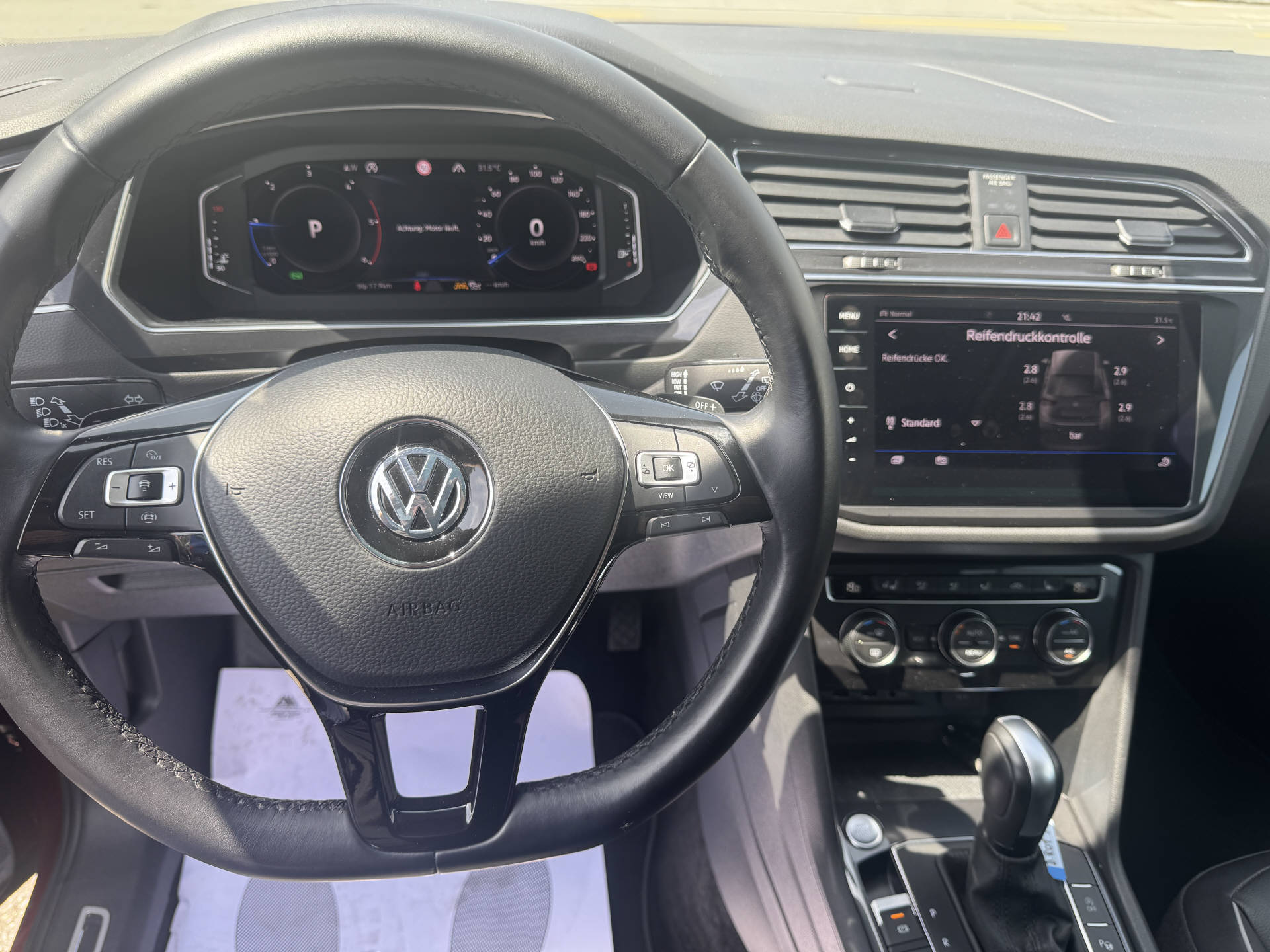 VW Tiguan Allspace 2.0 TDI SCR-Highline DSG R-Line 4-Motion 7-Ledersitz-image-8