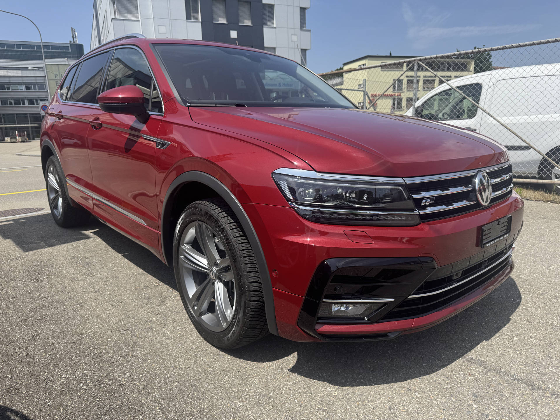 VW Tiguan Allspace 2.0 TDI SCR-Highline DSG R-Line 4-Motion 7-Ledersitz-image-2